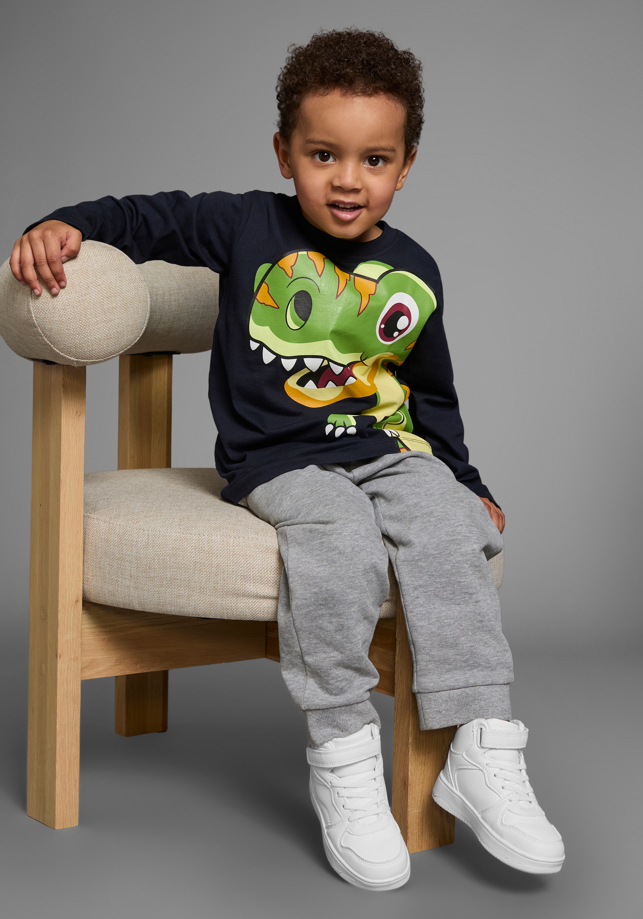 KIDSWORLD Langarmshirt »CURIOUS DINO«, Langarm, Basic-Passform, peppiger Druck