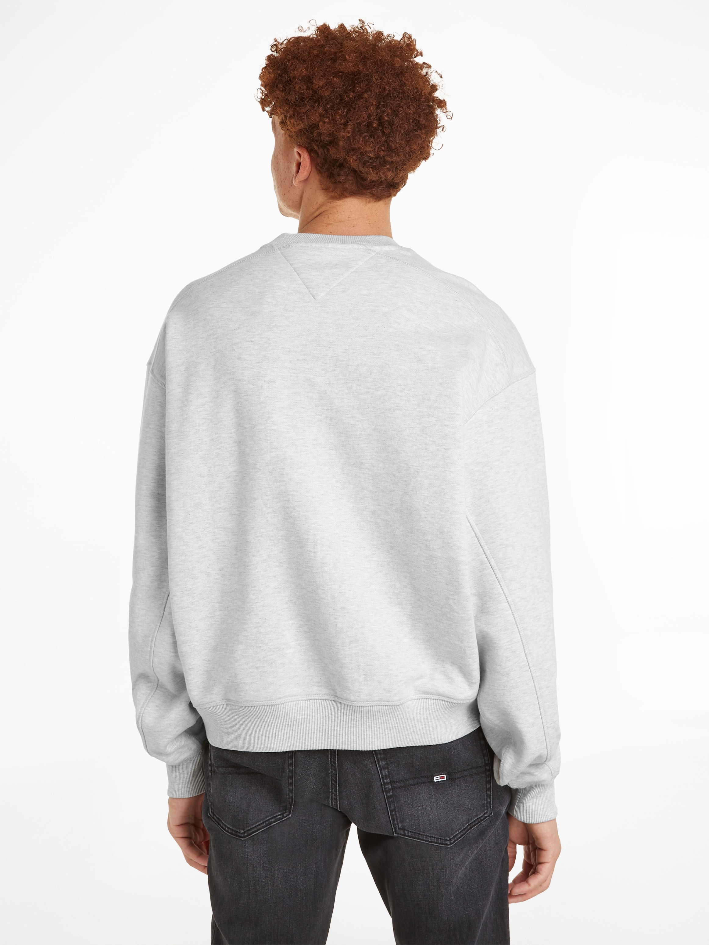 Tommy Jeans Sweater »TJM BOXY NEW CLASSICS CREW EXT«, mit Print auf der Brust