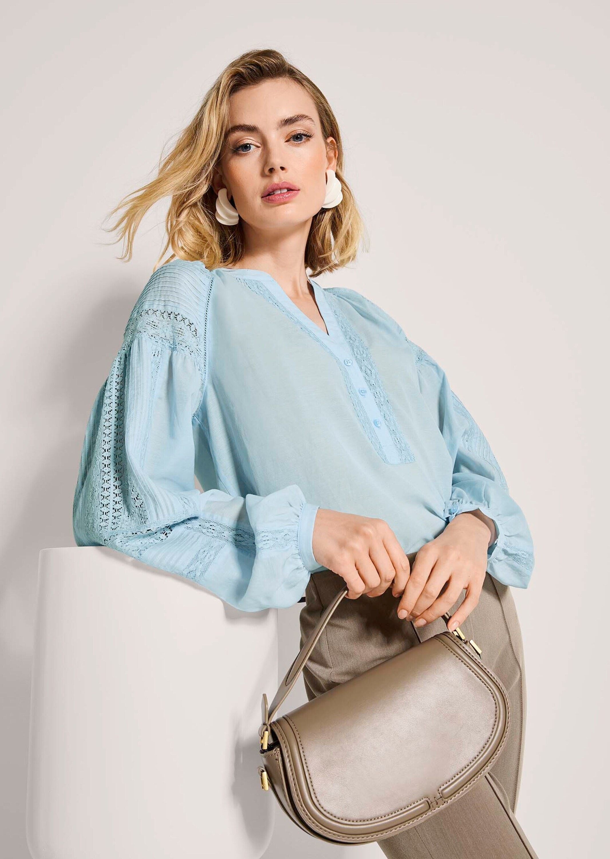 MADELEINE Langarmbluse »Blusenshirt Sommertunika mit Spitzendetails« Feine Spitzenapplikation