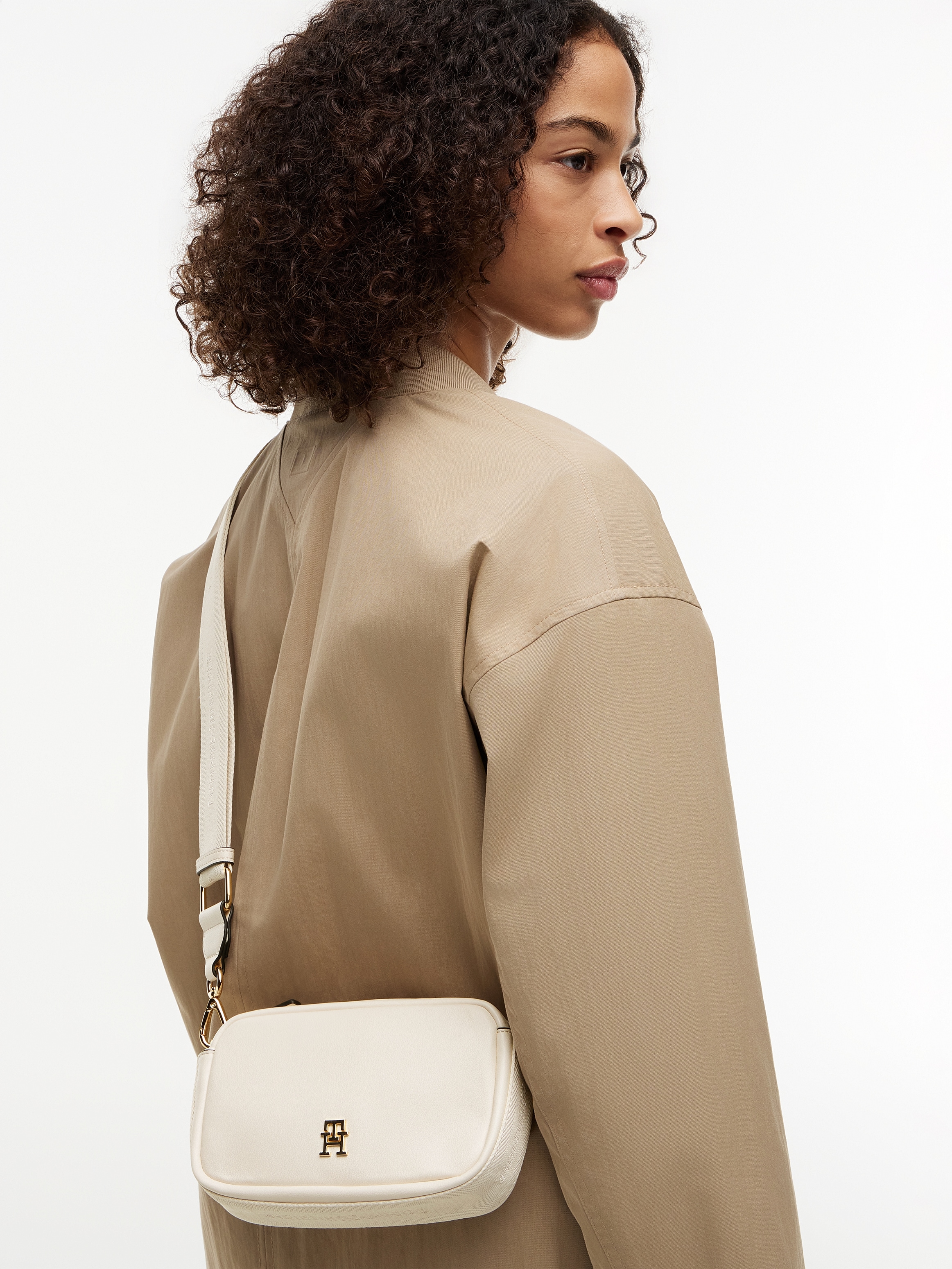 Tommy Hilfiger Umhängetasche »TH LOGOTAPE CAMERA BAG« Damen Handtasche, Schultertasche mit TH-Schmuckelement