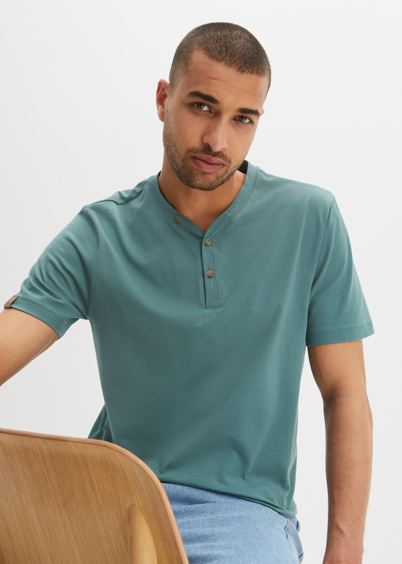 bonprix Henleyshirt »Henleyshirt (2er Pack) aus reiner Baumwolle« Packung, 2 Stk. Regular fit, mit Ausschnitt im Henley-Look, aus Baumwolle