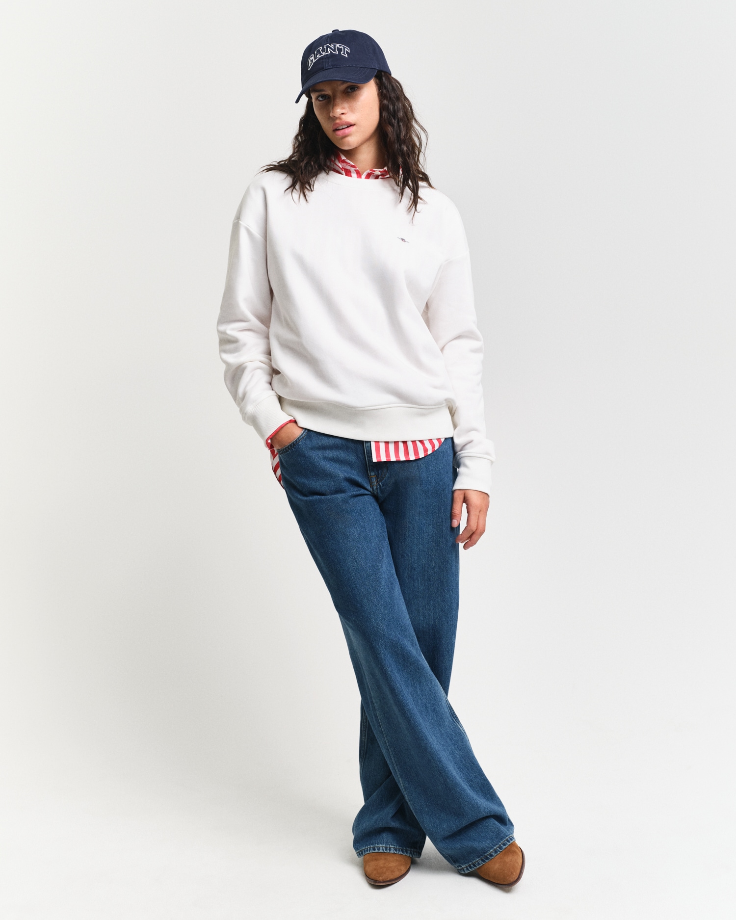 Gant Sweatshirt »SHIELD C-NECK SWEAT«, Grafische GANT-Stickerei auf der Brust