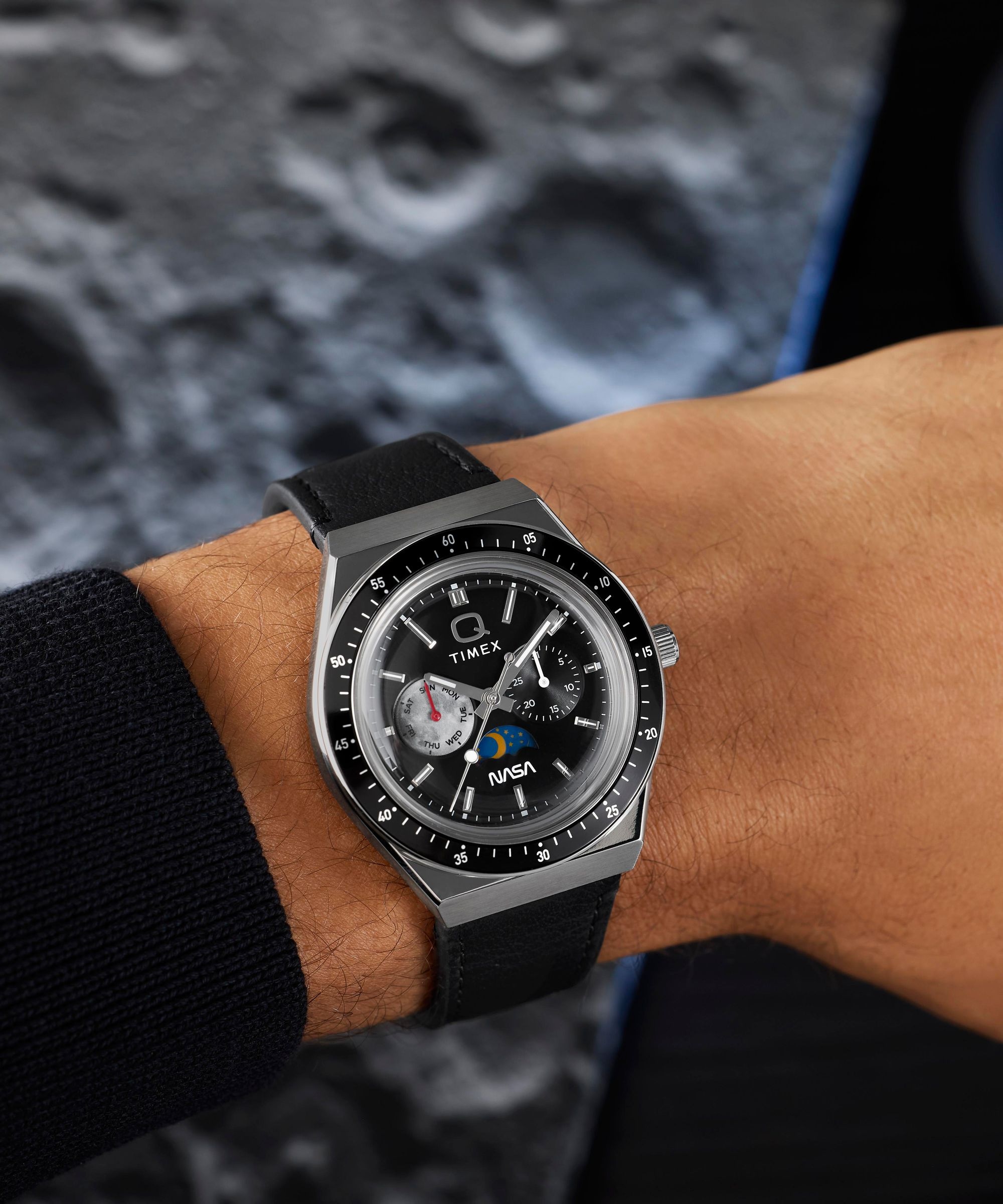 Timex Quarzuhr »Q Timex Vintage Inspired NASA« Armbanduhr, Herrenuhr, Lederarmband, analog, Wochentag, Tag, Mondphase