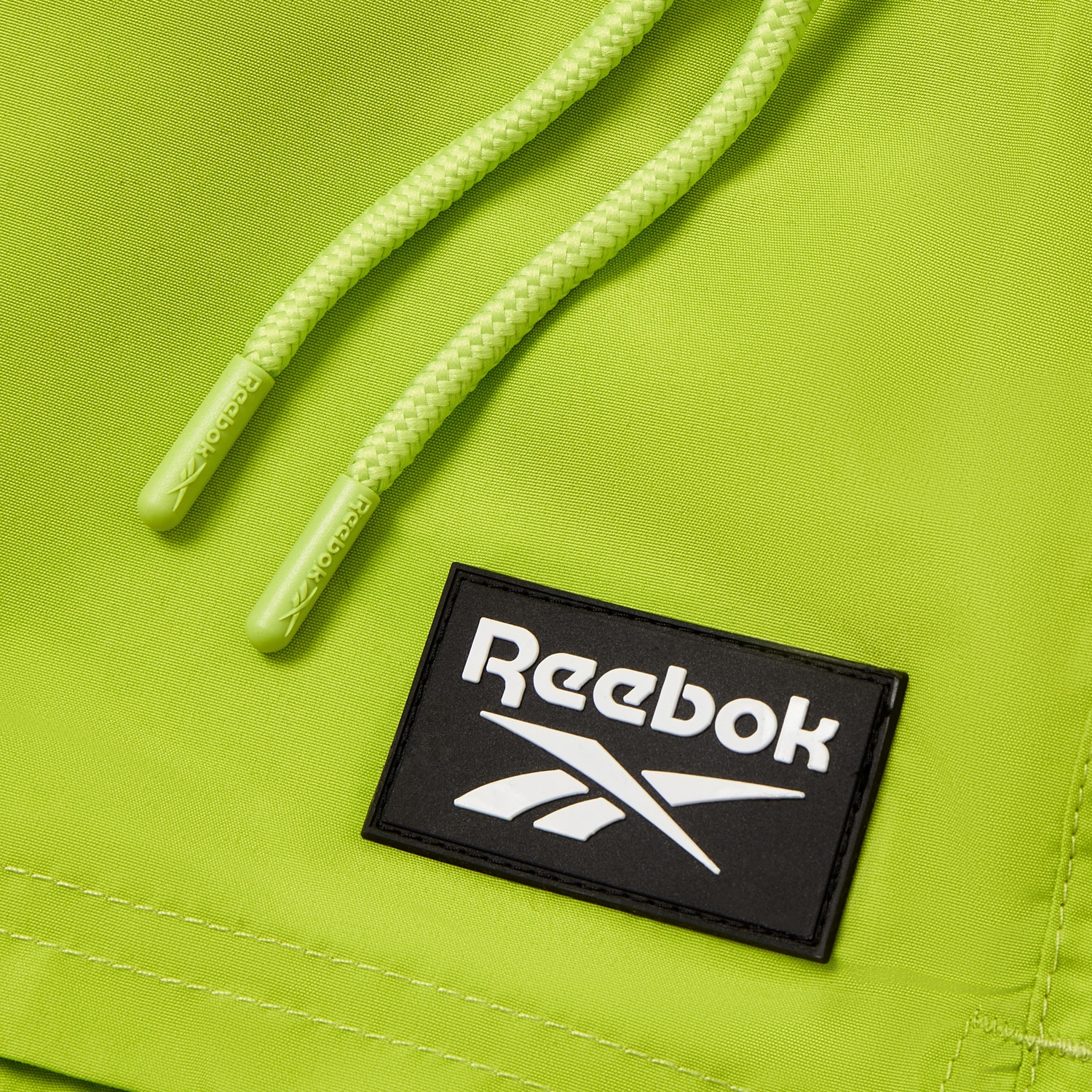 Reebok Badeshorts »Ace« mit kleinen Seitenschlitzen, Eingriff-Taschen seitlich