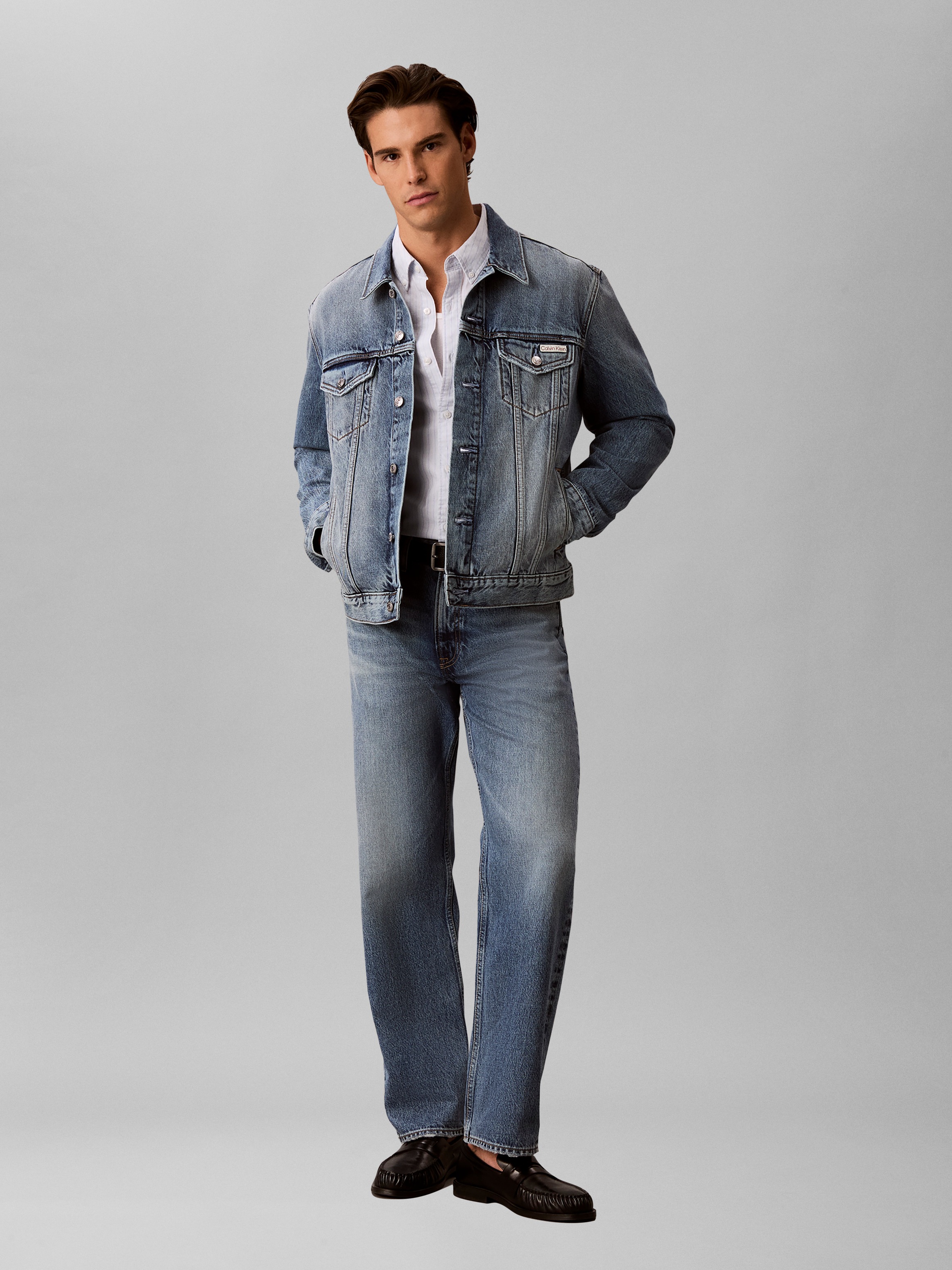 Calvin Klein Jeans Jeansjacke »ANDREW CLASSIC TRUCKER« authentische 90er-Jahre-Passform, Metallknöpfe mit Logo