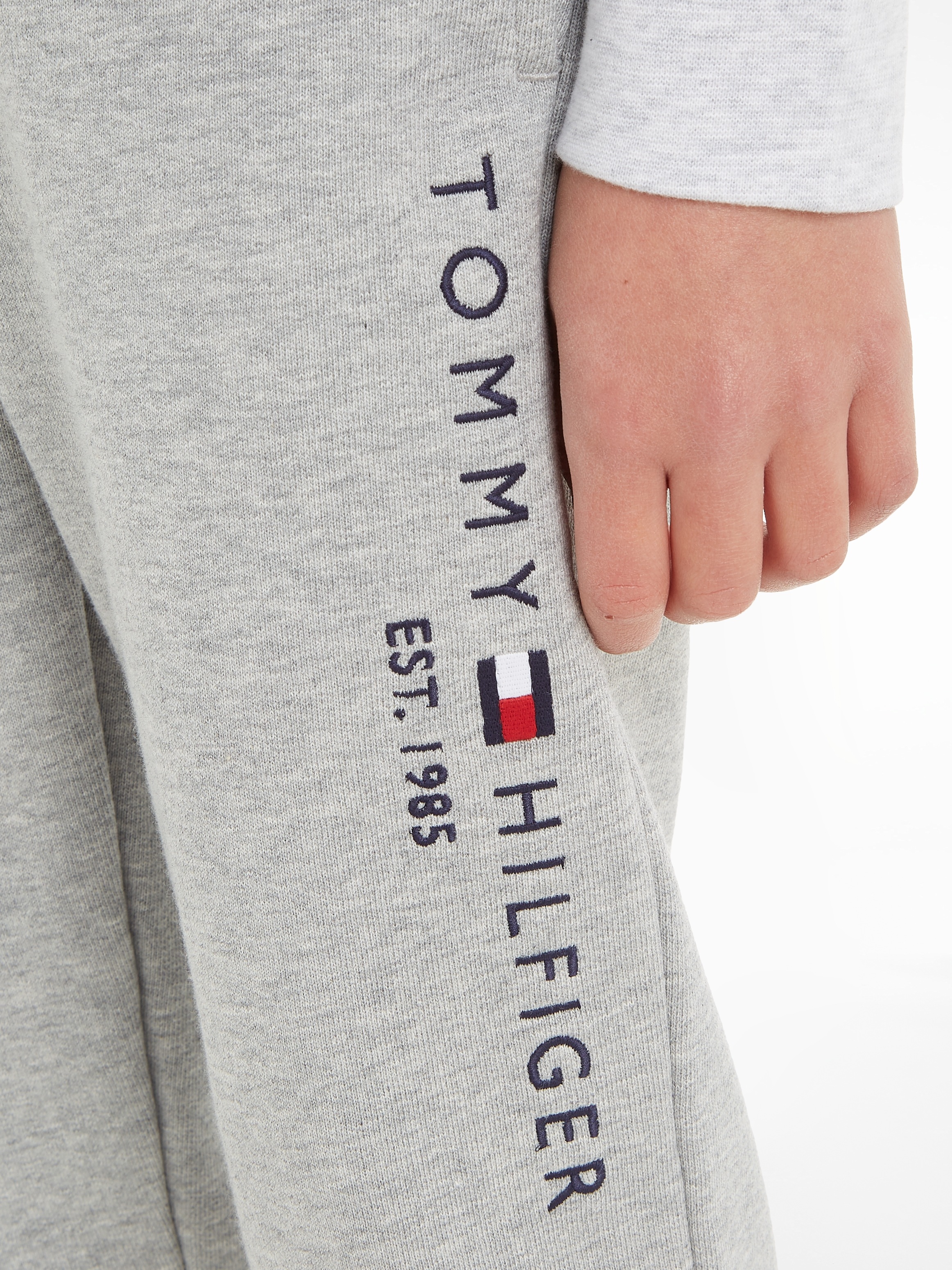 Tommy Hilfiger Jogginghose, mit Tommy Hilfiger Logo-Schriftzug auf dem Bein