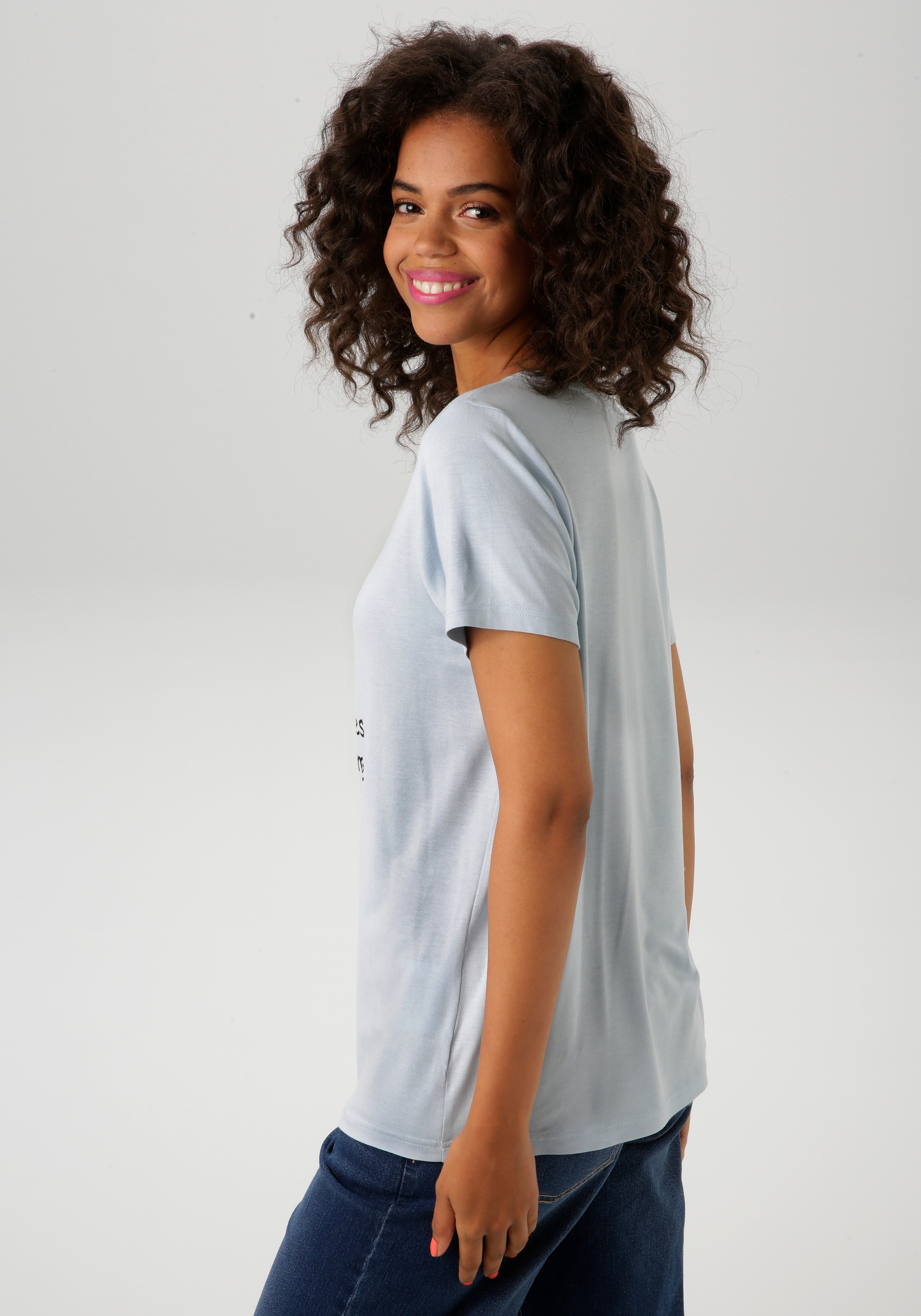 Aniston CASUAL T-Shirt, mit Schleife und Schriftzug bedruckt