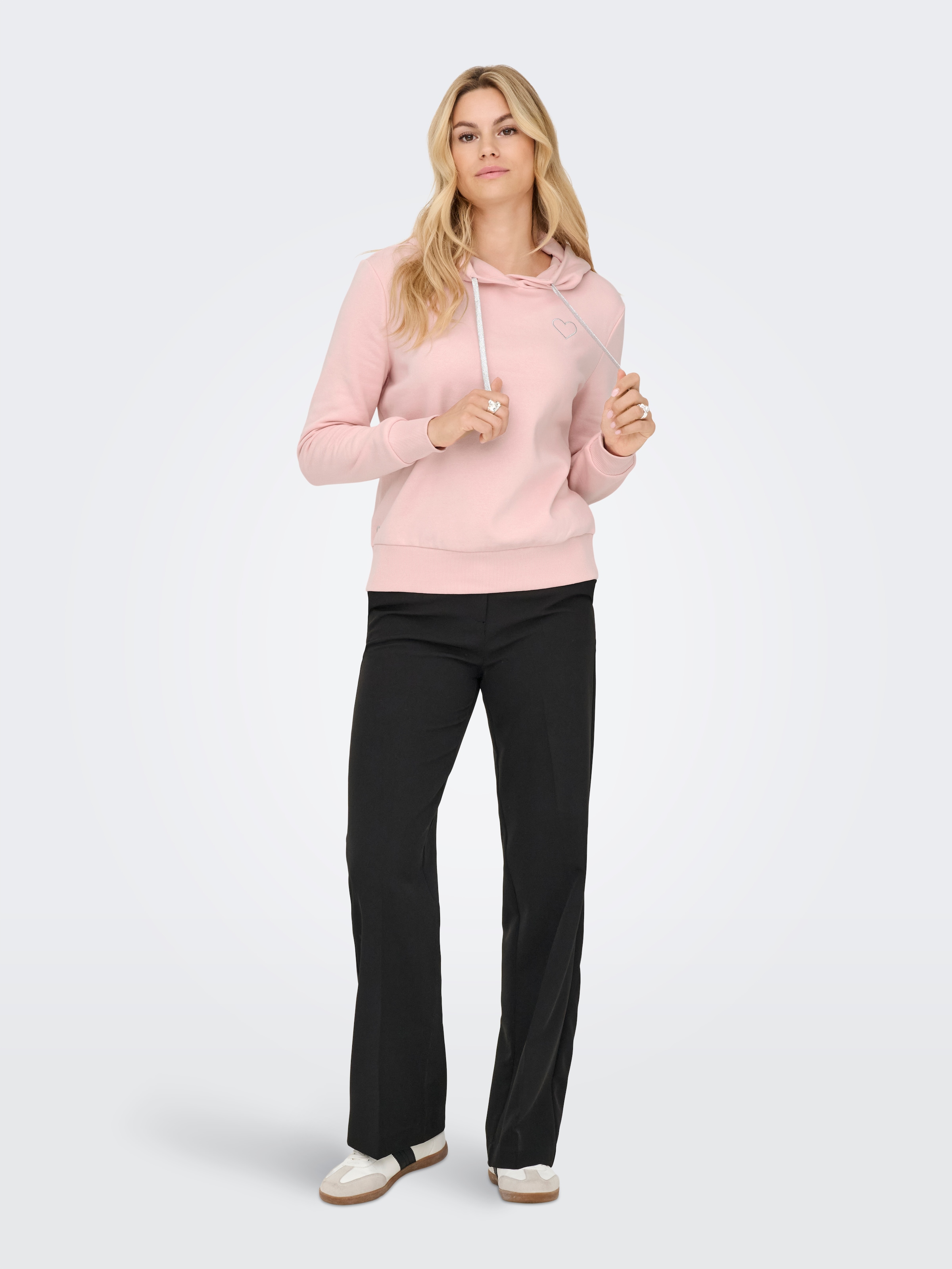 ONLY Kapuzensweatshirt »ONLNOLI L/S HEART HOOD SWT NOOS«, Baumwollmischung, regular fit
