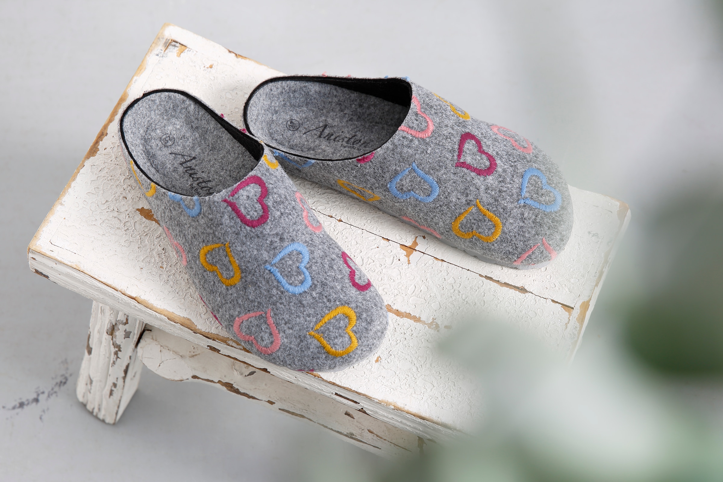 Aniston SHOES Clog, Homeslipper, Hausschuh in Bequemweite G (= weit)