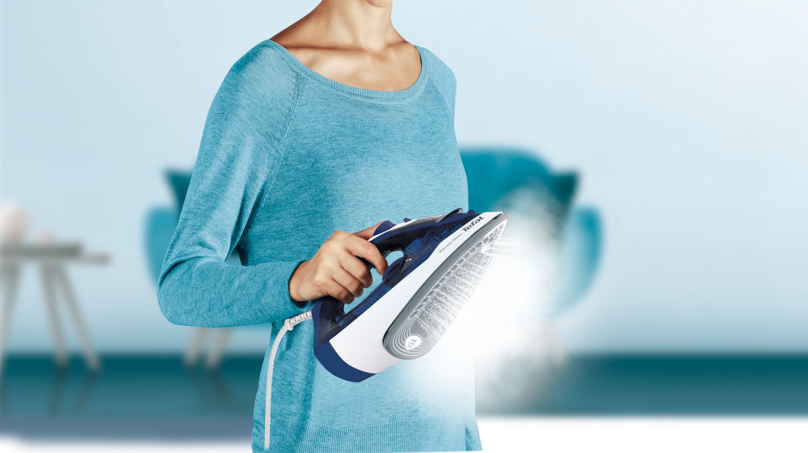 Tefal Dampfbügeleisen »Express Steam FV2838, 2400 W, Keramik-Bügelsohle,«, 2400 W, 180 g/Min. Dampfstoß, Tropfstopp, 270 ml Fassungsvermögen, blau