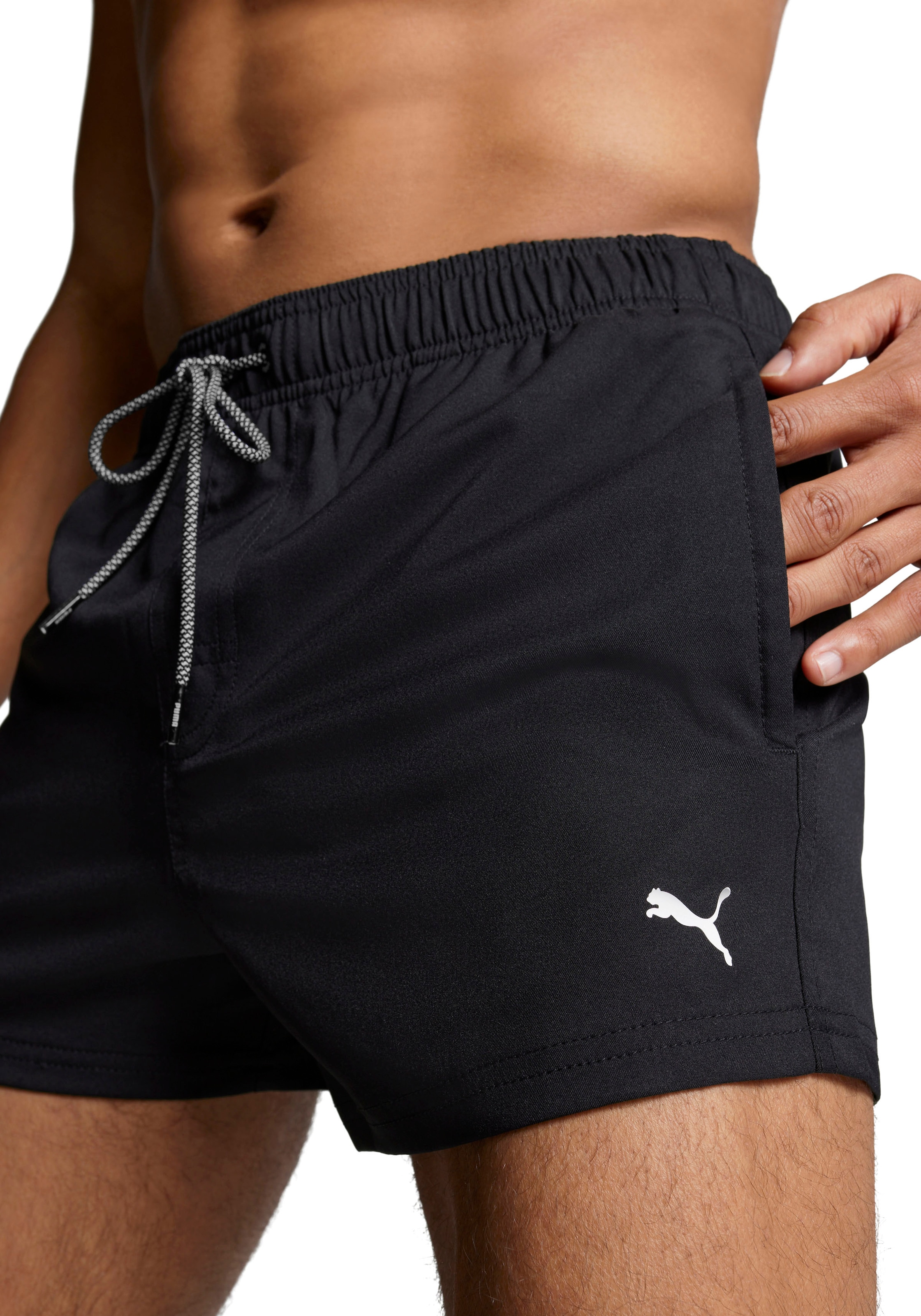 PUMA Badeshorts »PUMA SWIM MEN SHORT LENGTH SWIM SHORTS«, mit seitlichen Eingriff-Taschen,  Gesäßtasche mit Klettverschluss