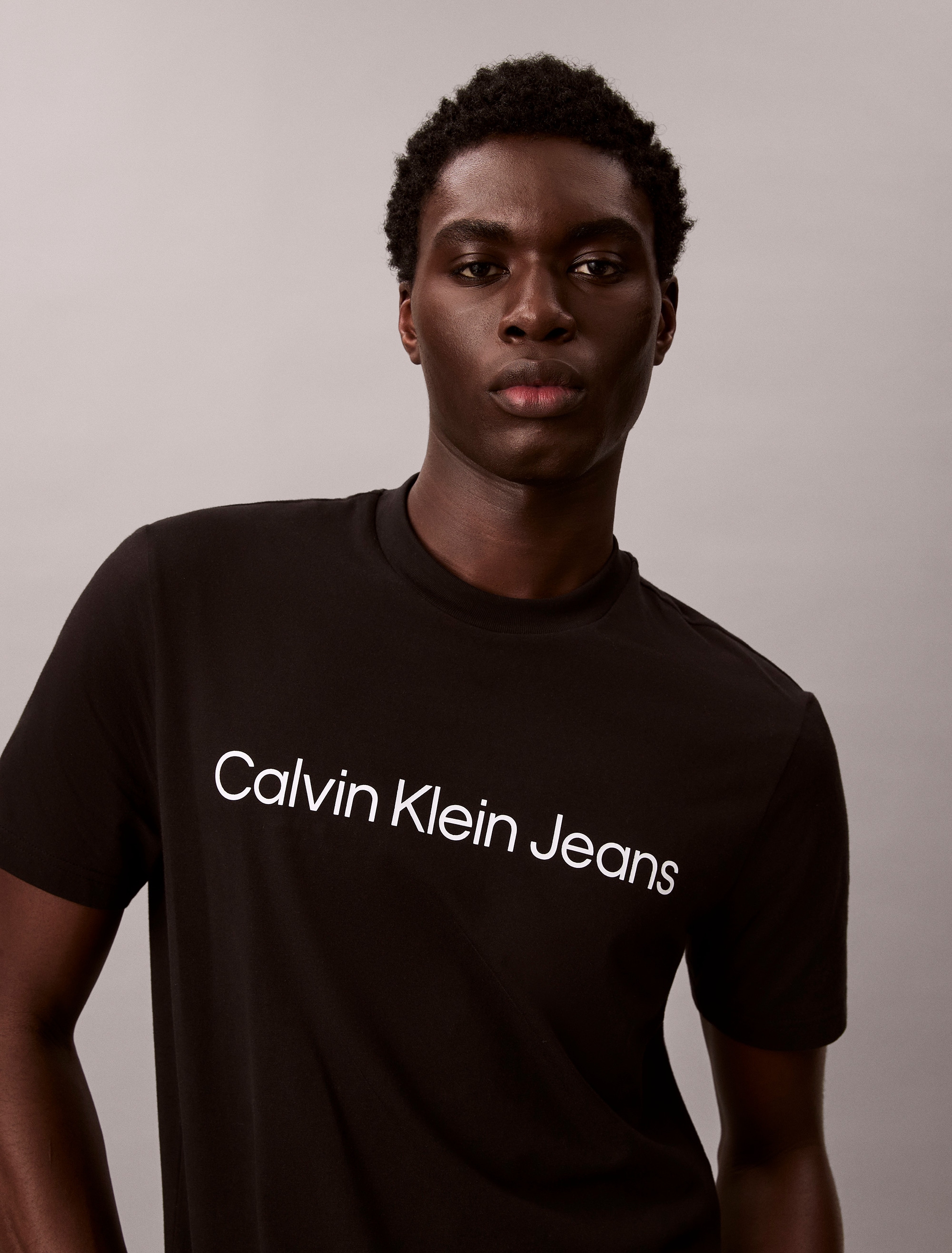 Calvin Klein Jeans T-Shirt Rundhalsausschnitt, Regular Fit, Logoschriftzug