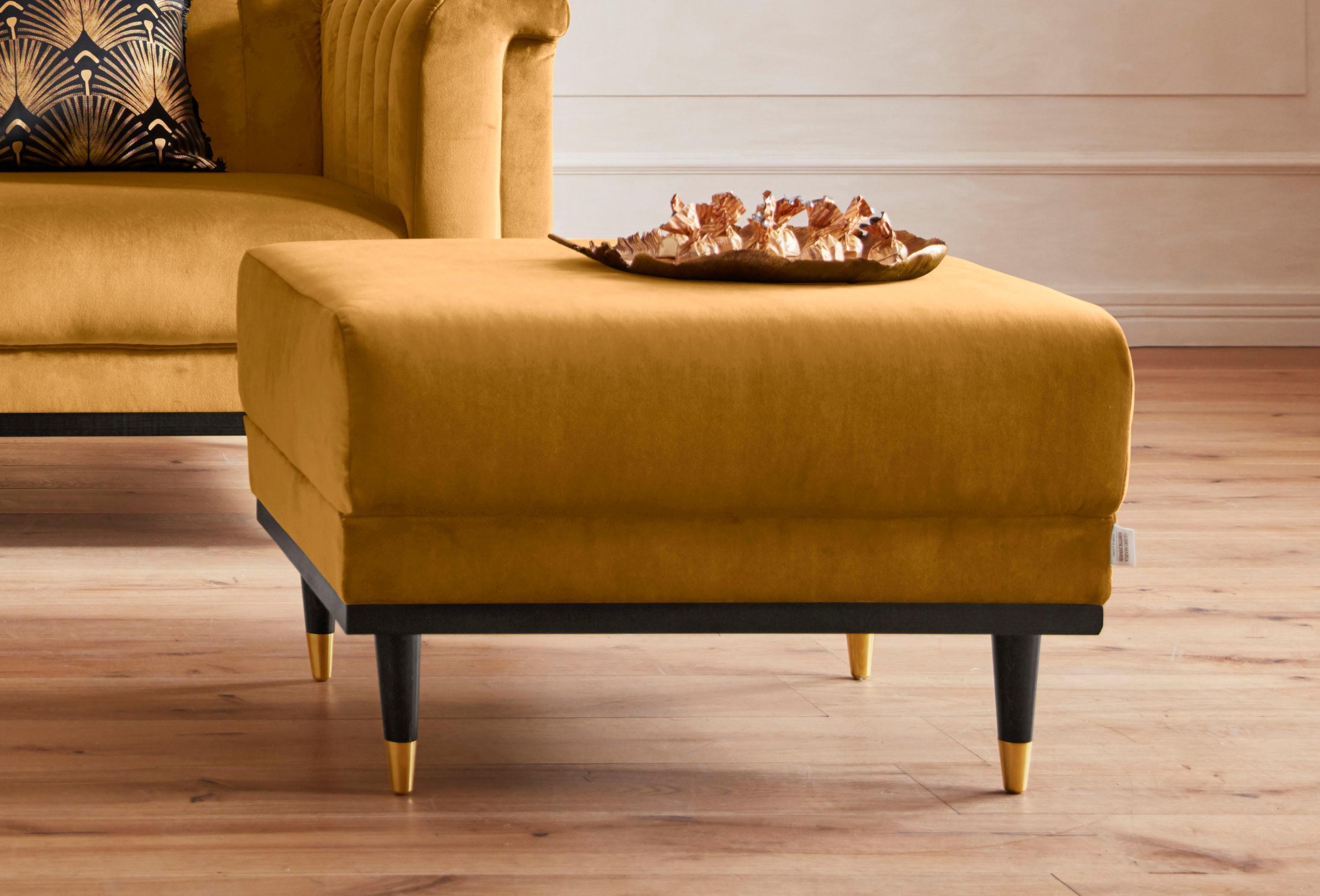 Guido Maria Kretschmer Home&Living Hocker »Chamby«, mit Holzrahmen unten