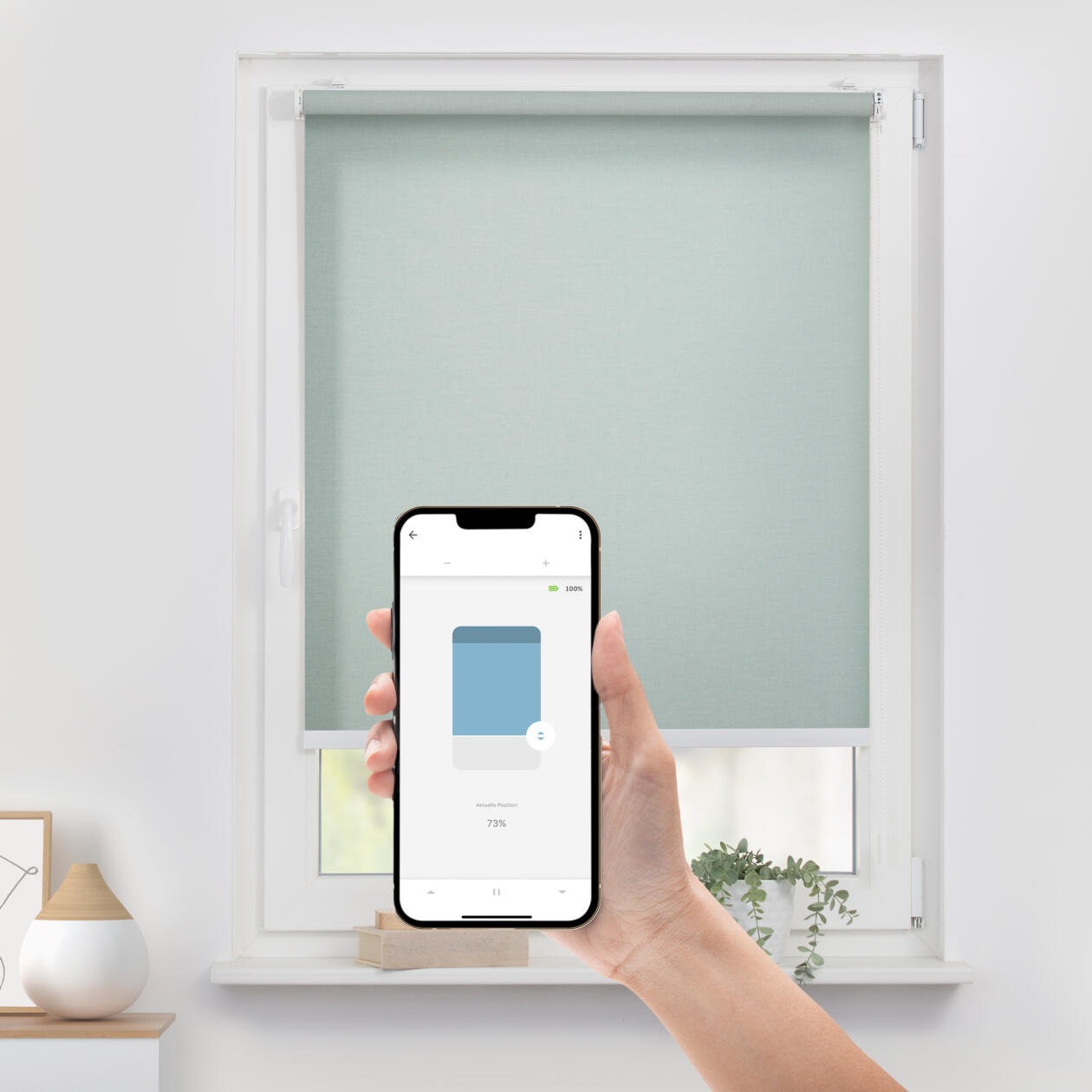 LICHTBLICK ORIGINAL Rollo »Klemmfix, ohne Bohren«, blickdicht, Blendschutz-Sichtschutz, mit Bohren/ohne Bohren, freihängend, Steuerbar mit Bluetooth-App, integrierter Elektromotor und Akku