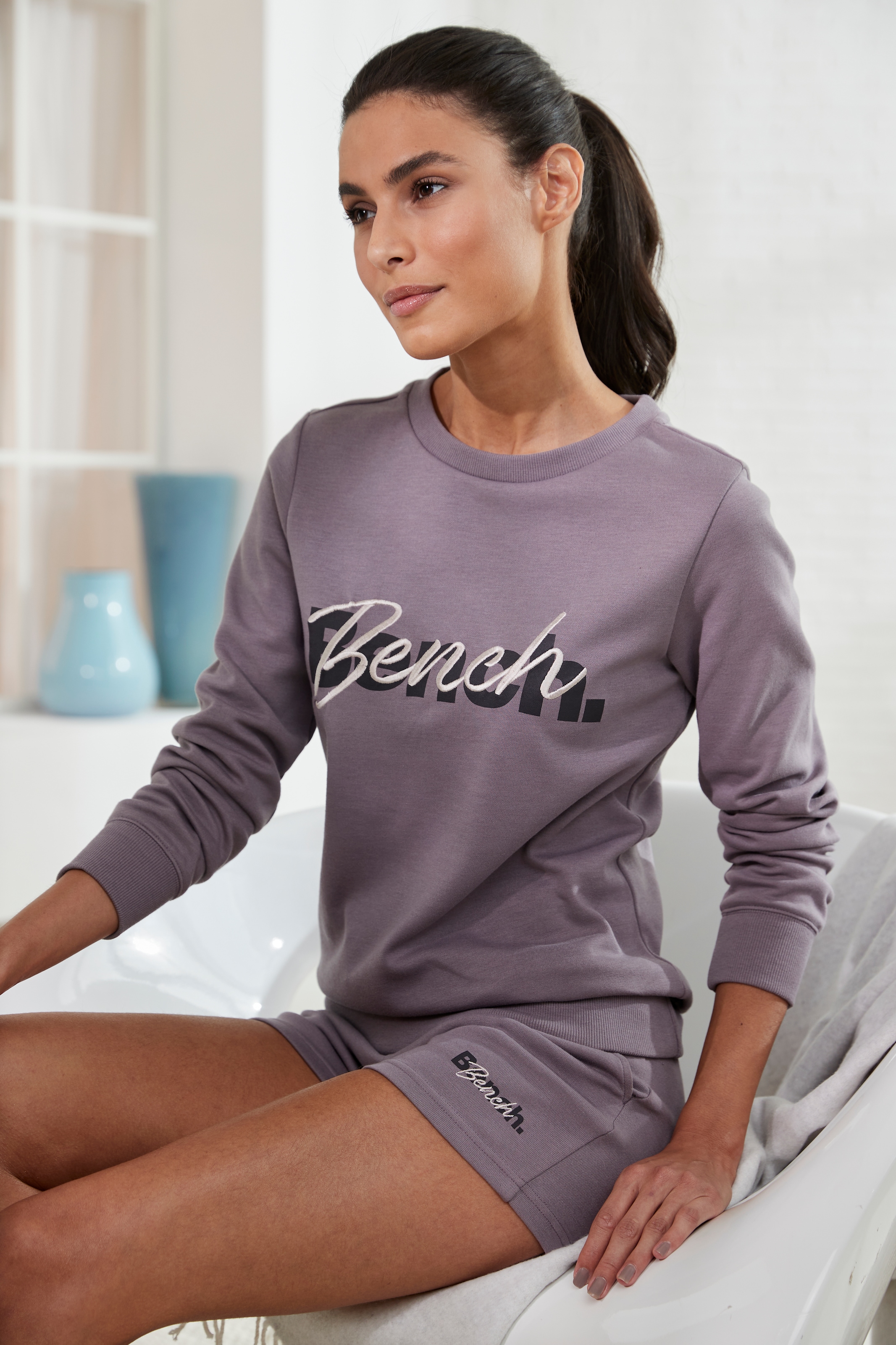 Bench. Loungewear Shorts, mit Logodruck und Stickerei