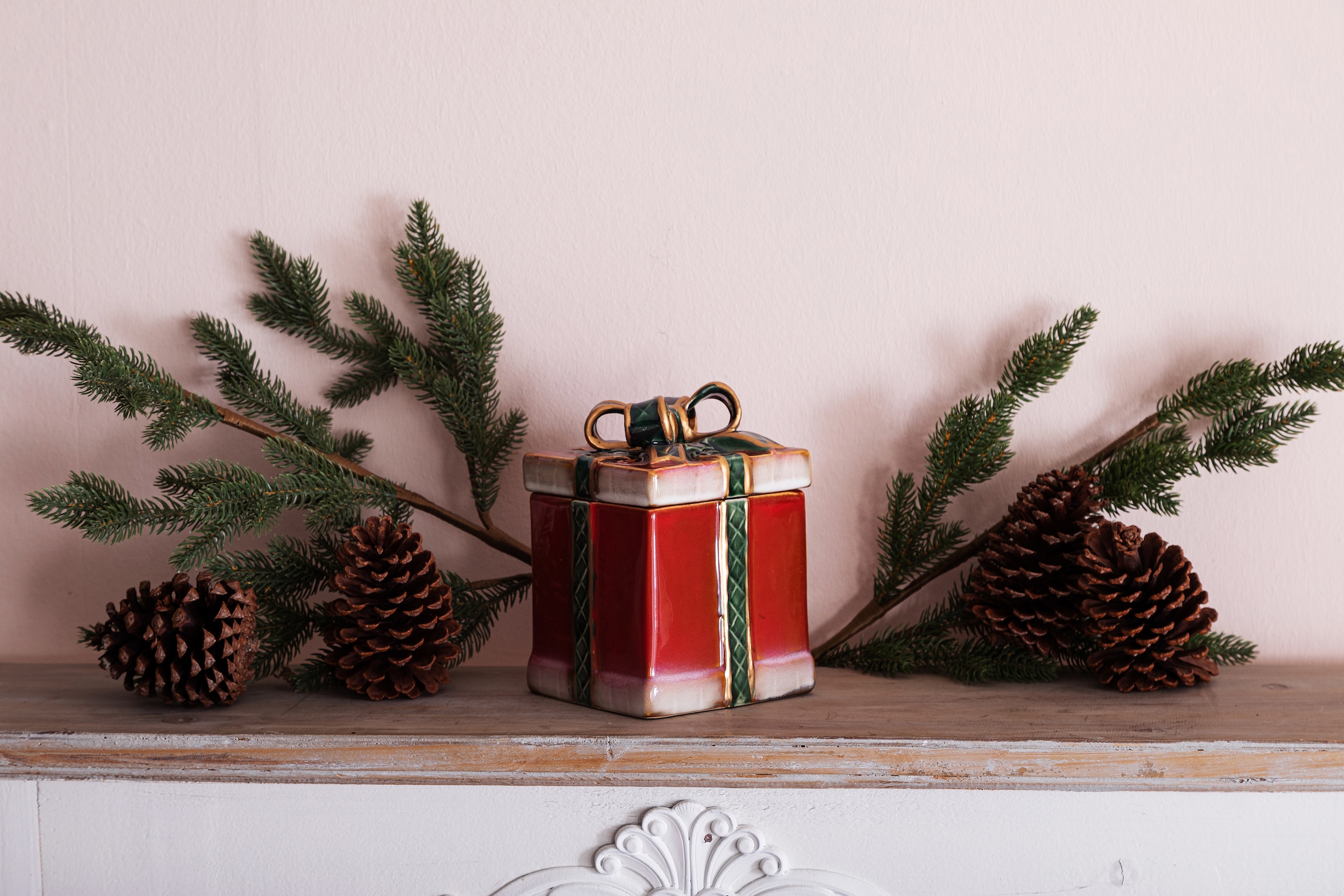 Myflair Möbel & Accessoires Organizer »Weihnachtsdeko rot«,  Aufbewahrungsbox, aus Porzellan, Höhe ca. 18 cm online bei OTTO | Dekoteller