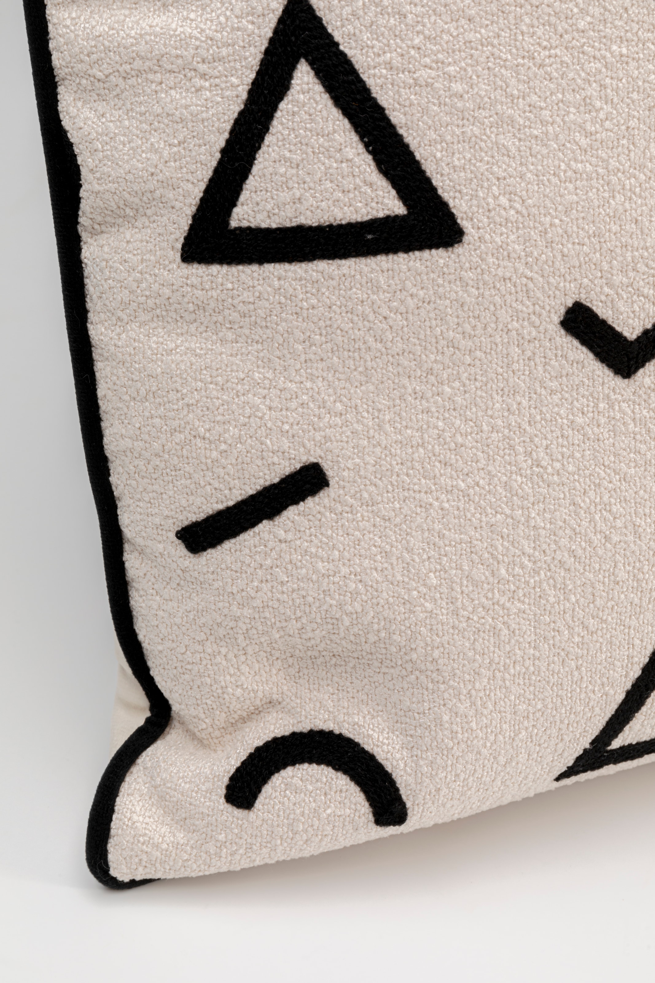 Kare Design Dekokissen »Geometric, Kissenhülle mit Füllung, 45x45 cm« stützt Kopf und Nacken angenehm und sorgt für erholsamen Schlaf