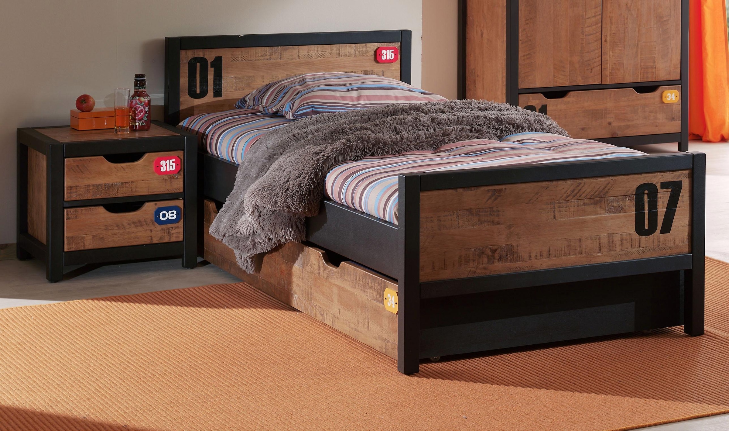 Vipack Schubkasten »Alex, Kiefer teilmassiv gebeizt, durch Rollen einfach zu bedienen«, (B/H/T ca. 199x22,8x93,5cm, Griffaussparung, Dekor Bodenplatten), bietet zusätzlich Stauraum
