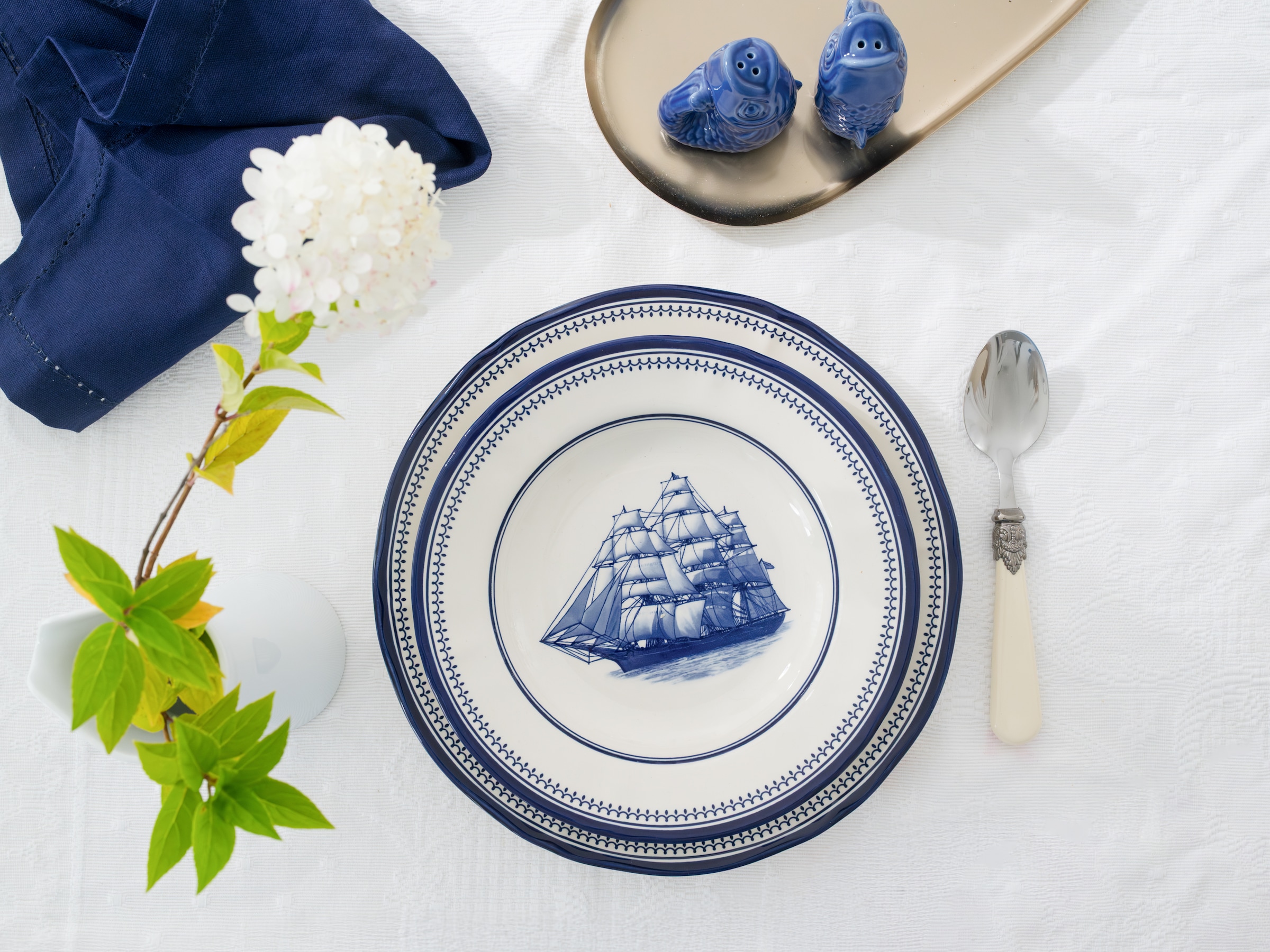 CreaTable Tafelservice »Segelschiff, Service 12-tlg.« Teller Set, Elegante Fahnenform, Schiffsdekor