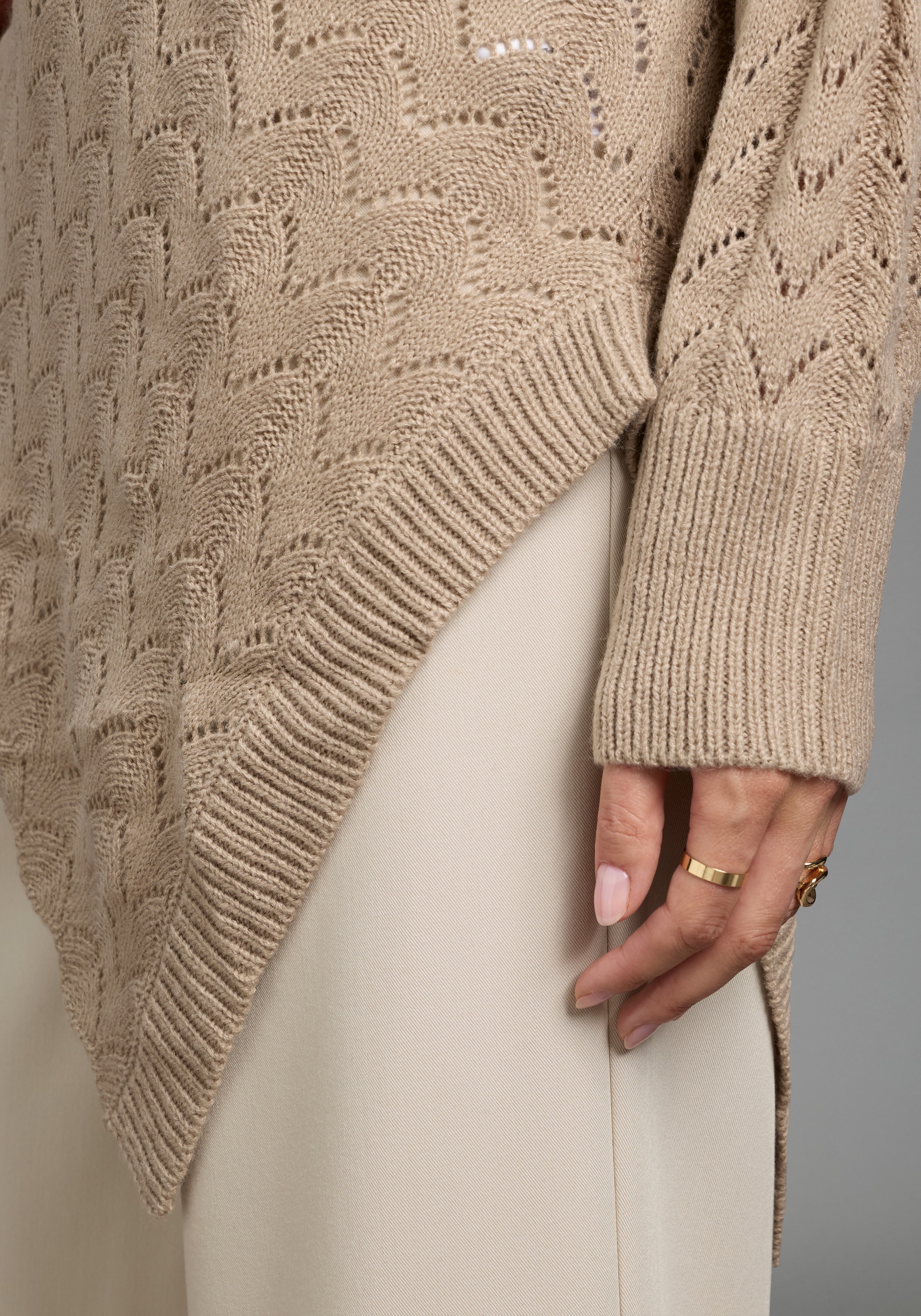 Laura Scott Ajourpullover »mit oversize-Passform und Fledermausärmeln« mit moderner, asymmetrischer Passform