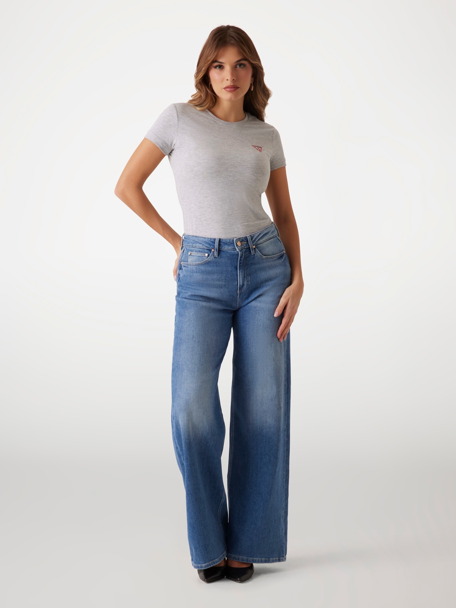 Guess T-Shirt »SS CN MINI TRIANGLE TEE« aus Baumwolljersey mit Stretch, Slim Fit