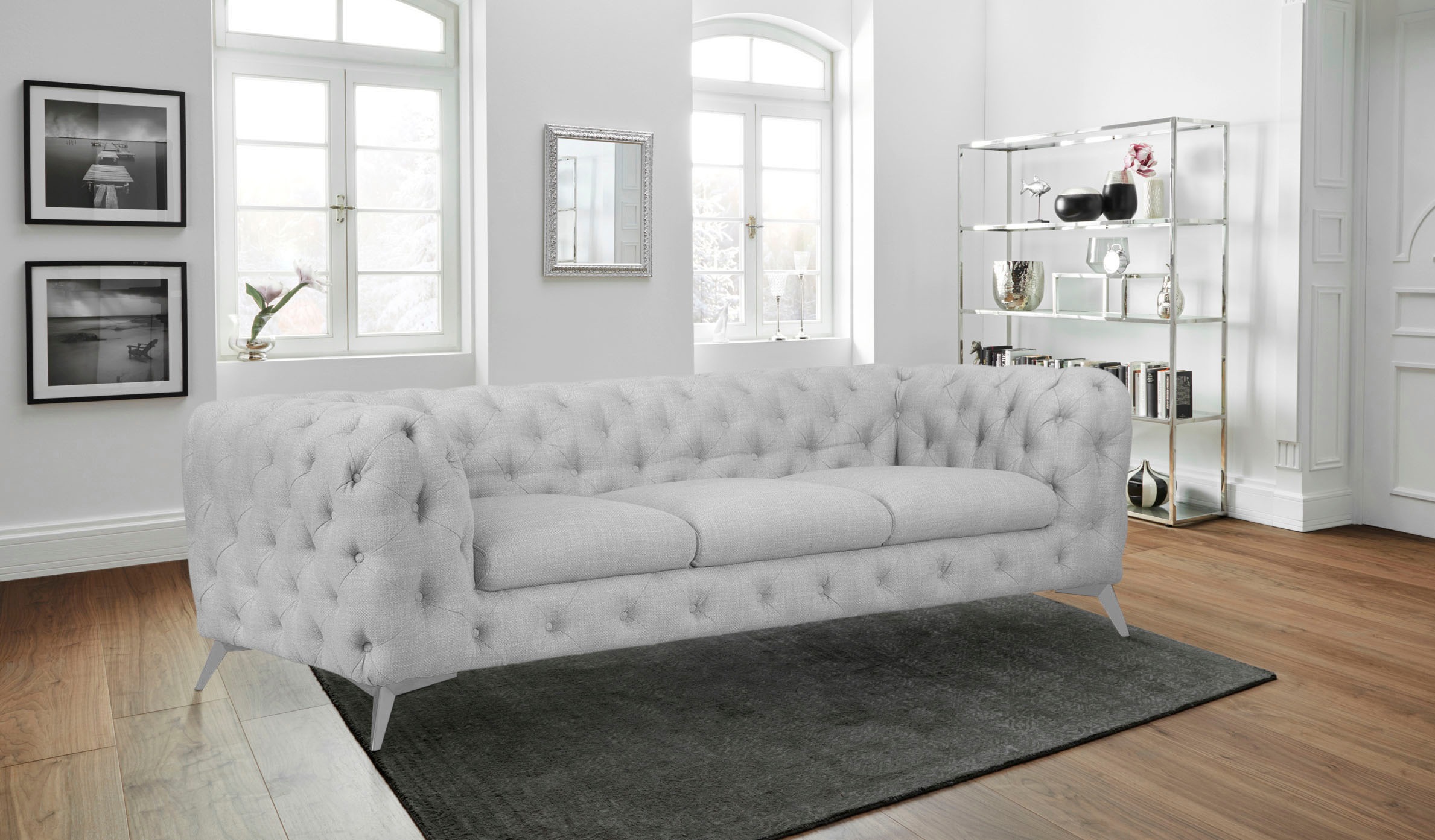 Leonique Chesterfield-Sofa »Glynis«, aufwändige Knopfheftung, moderne Chesterfield Optik, Fußfarbe wählbar