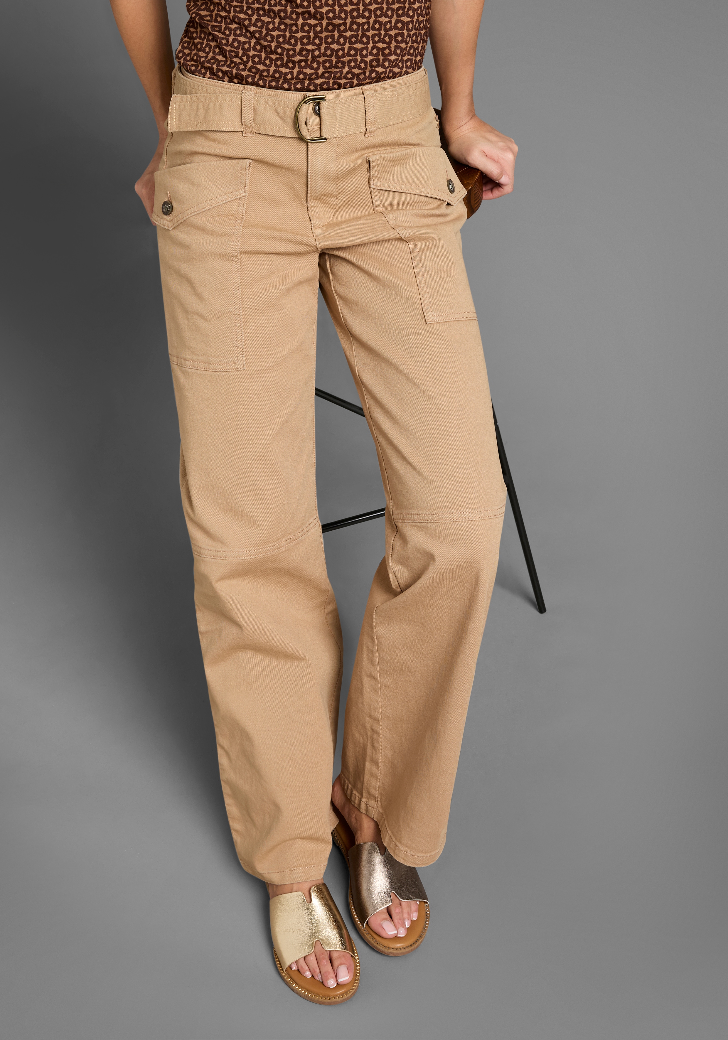 Delmao Damen Cargohose mit modische großen Eingrifftaschen in beige, Größe 34 (XS)