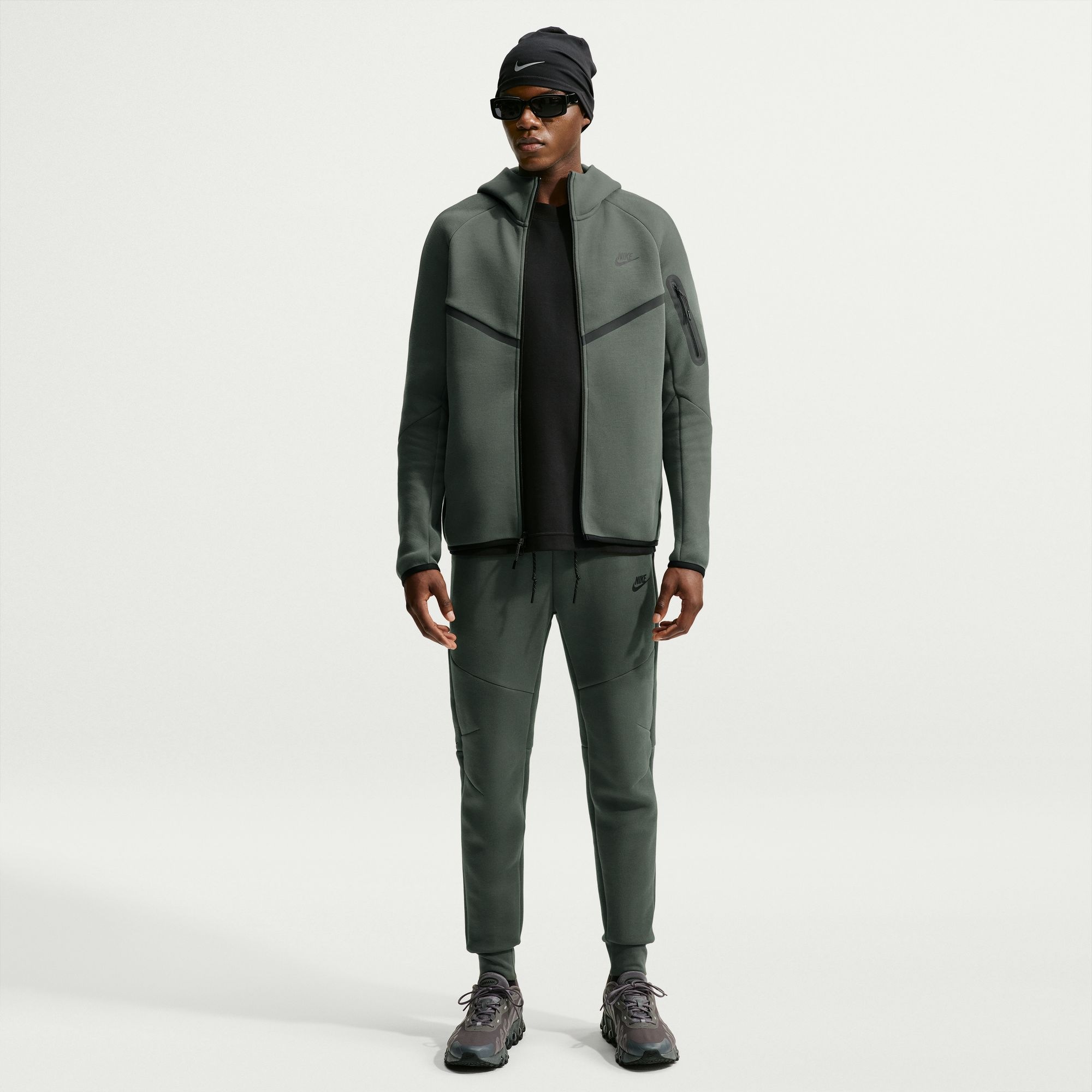 Nike Sportswear Sporthose »M NK TCH FLC JGGR«  mit schmalem Schnitt, aus Baumwollmischung