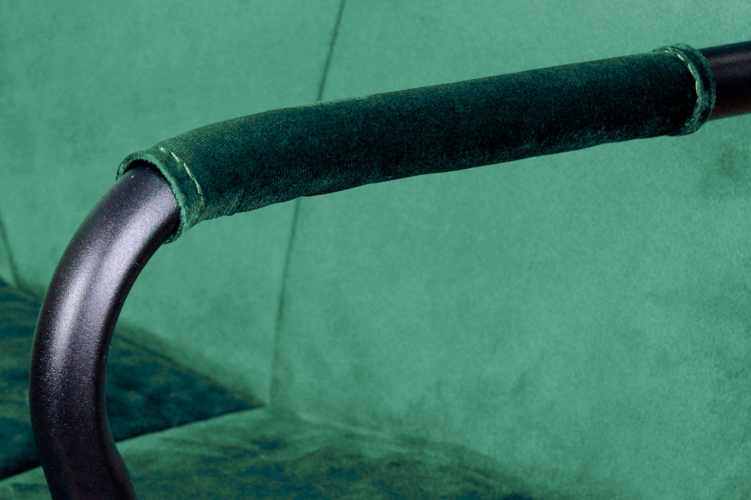 Kayoom Polsterstuhl »Stuhl Eaden 225 2er-Set, samtiger Stoffbezug, Paspel aus Kunstleder« (Set) 2 Stk.stilvoll, pflegeleicht, zeitgemäße Farbgebung, samtiger Stoffbezug