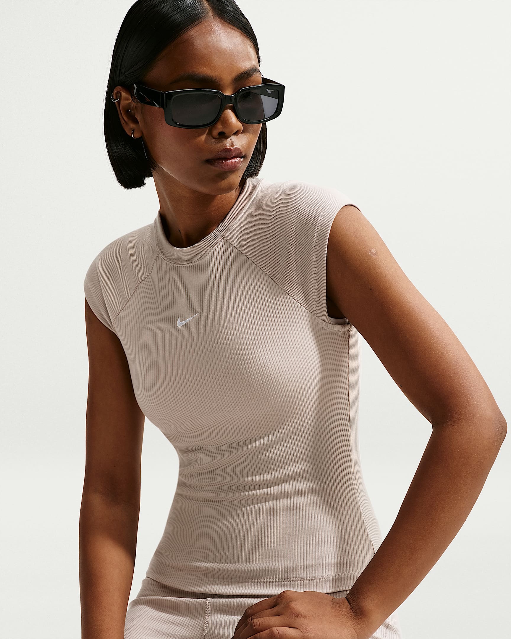 Nike Sportswear T-Shirt »W NSW CHILL KNIT RIB SS TOP« Ripp-Optik, in normaler Länge