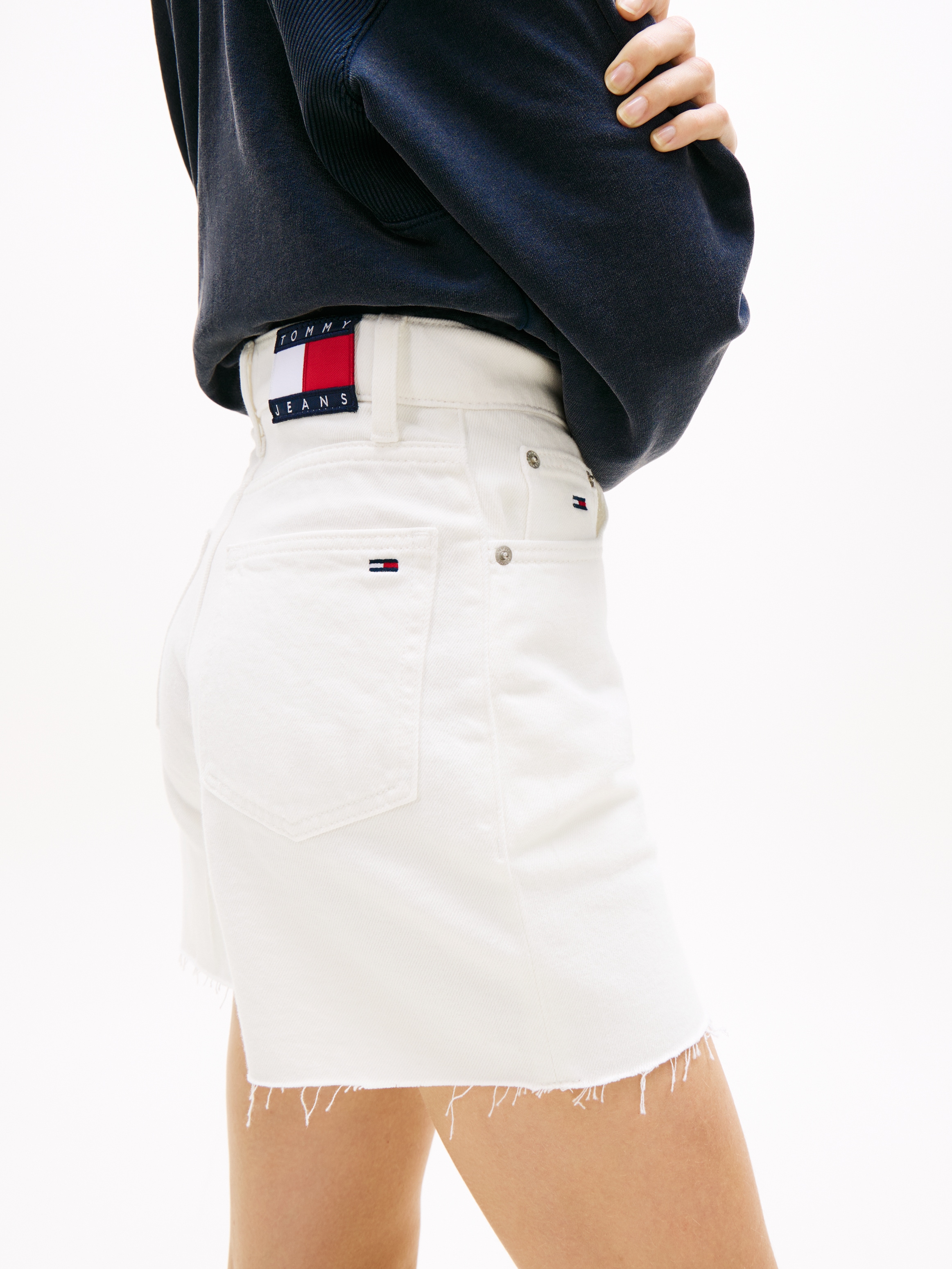 Tommy Jeans Jeansshorts »MOM SHORT BJ4199« High Waist im 90s Look