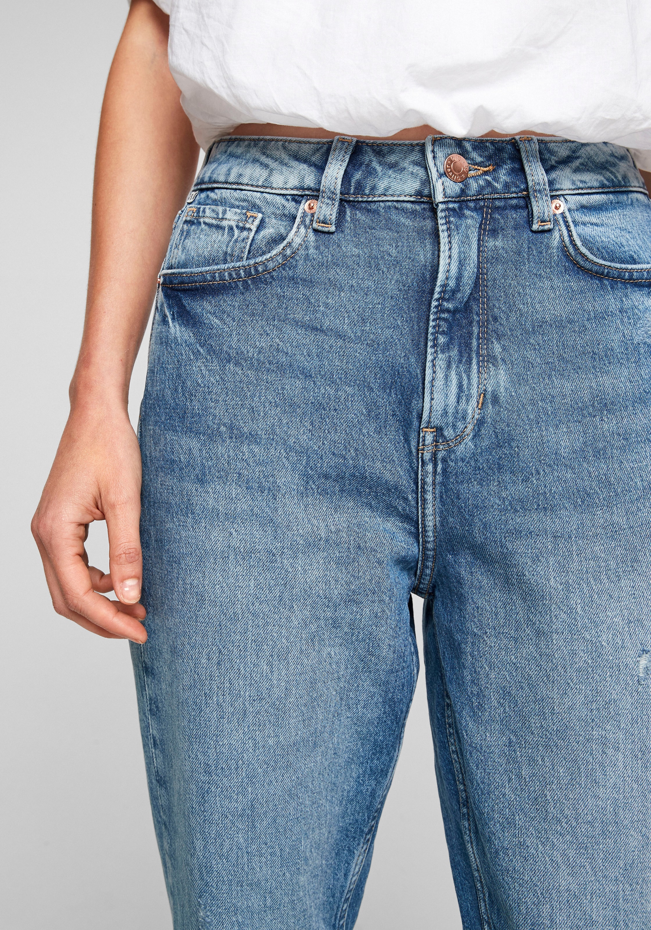 klassischen by s.Oliver Online 5-Pocket-Style im Q/S im Shop OTTO Tapered-fit-Jeans,