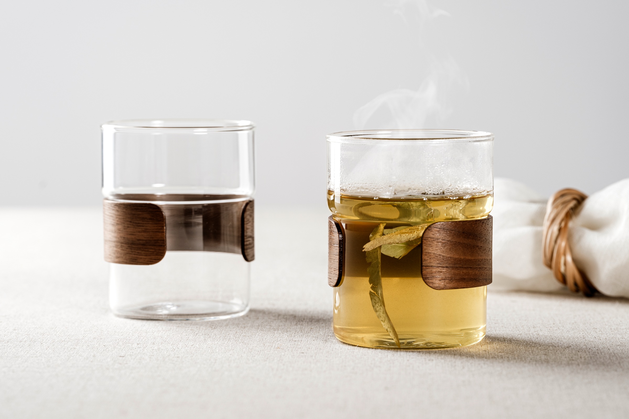 LEONARDO Becher »NOVO LEGNO, 2er Set« Becher mit Holzspange