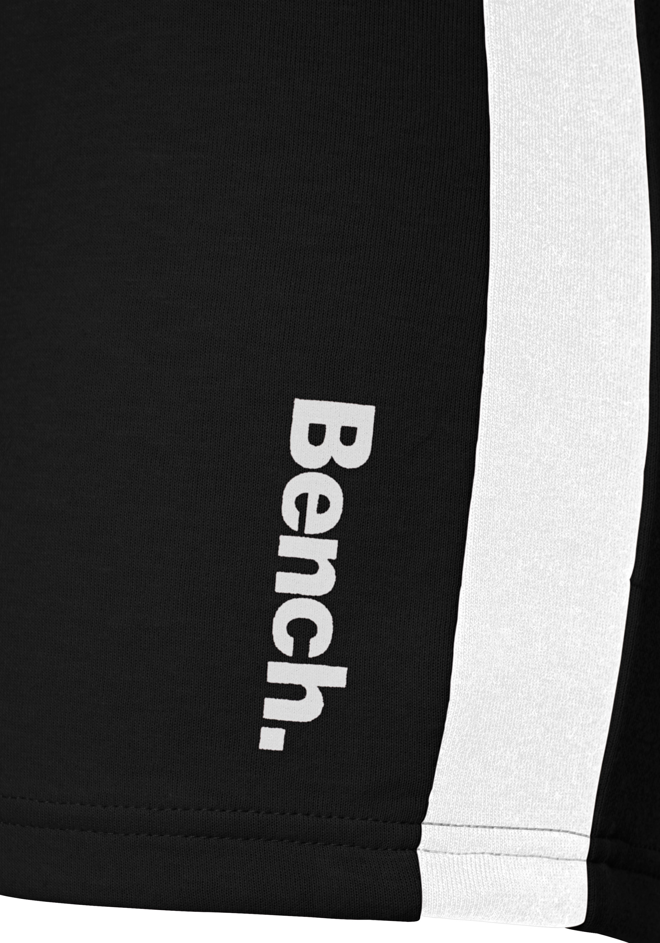 Bench. Loungewear Relaxshorts »-Kurze Hose«, mit Seitenstreifen, Loungeanzug