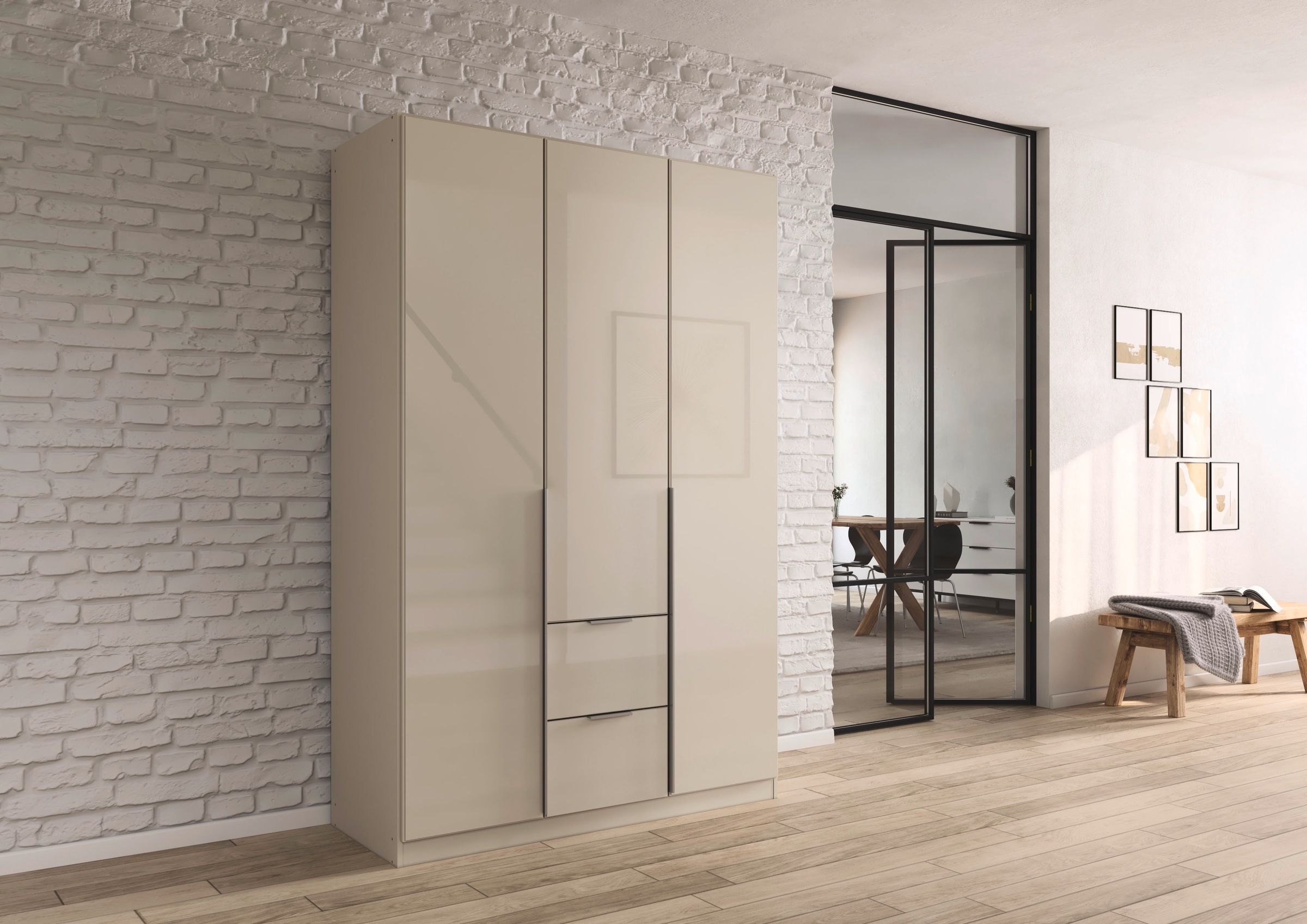 rauch Drehtürenschrank »Kleiderschrank Kleiderschränke Schrank Garderobe AGORDO mit Glasfront«, (in zwei Griff-Farben mit Glasfront), mit Außenschubkästen, in 6 Breiten und 2 Höhen MADE IN GERMANY