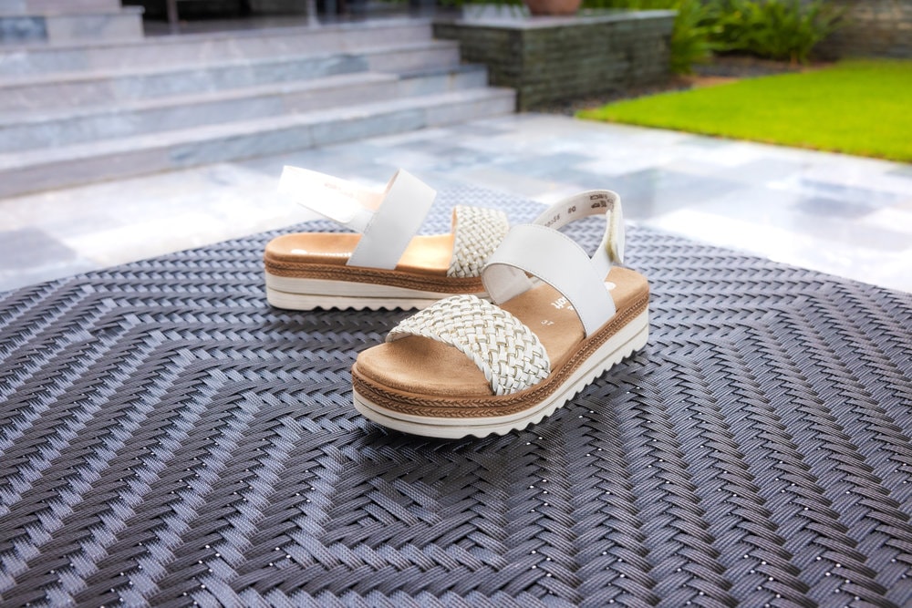 Remonte Keilsandalette »ELLE-Collection«, Sommerschuh, Sandale, Keilabsatz, mit Flechtbandage im Metalliclook