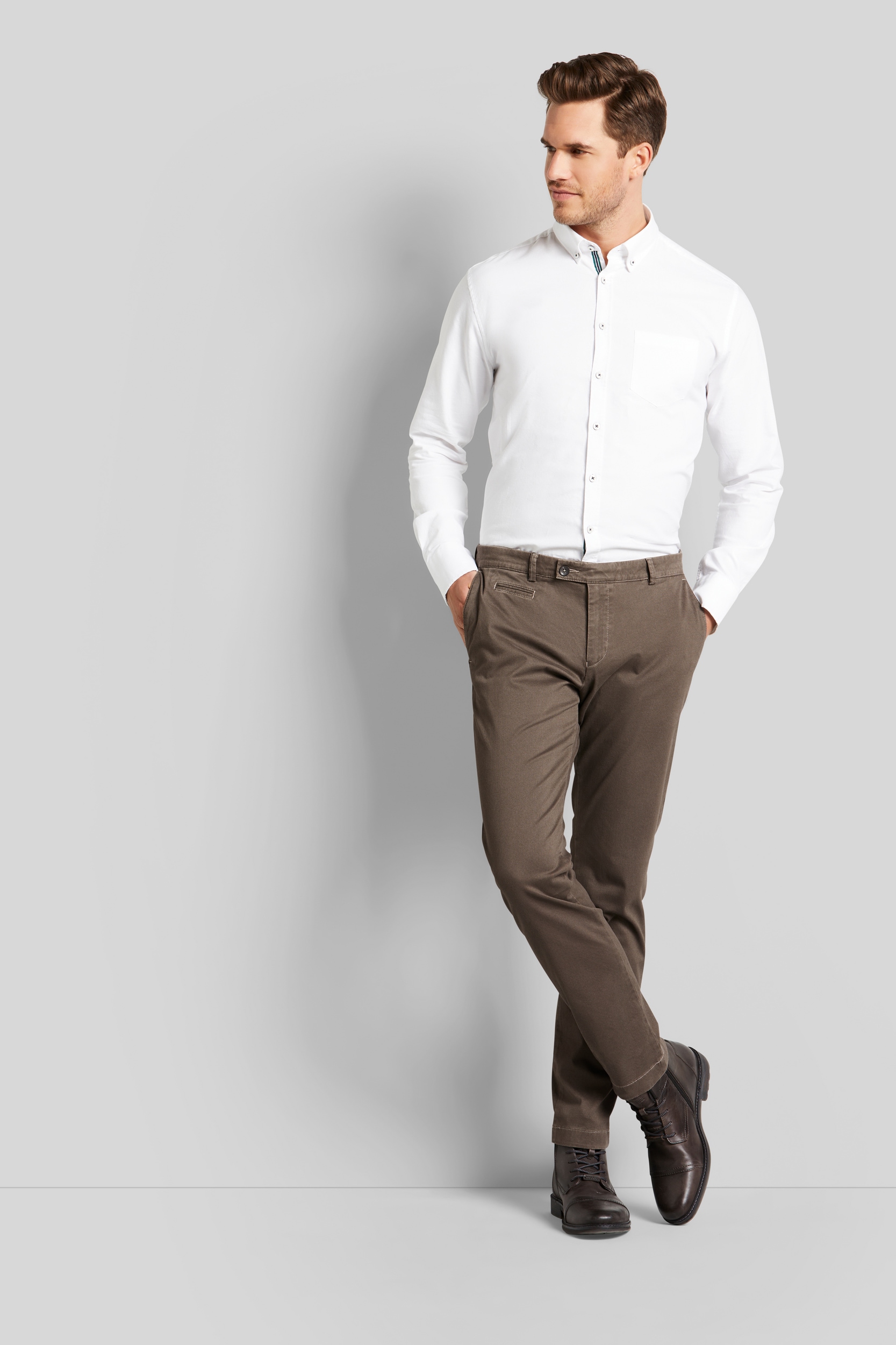 bugatti Chinohose, in leichter Used-Optik