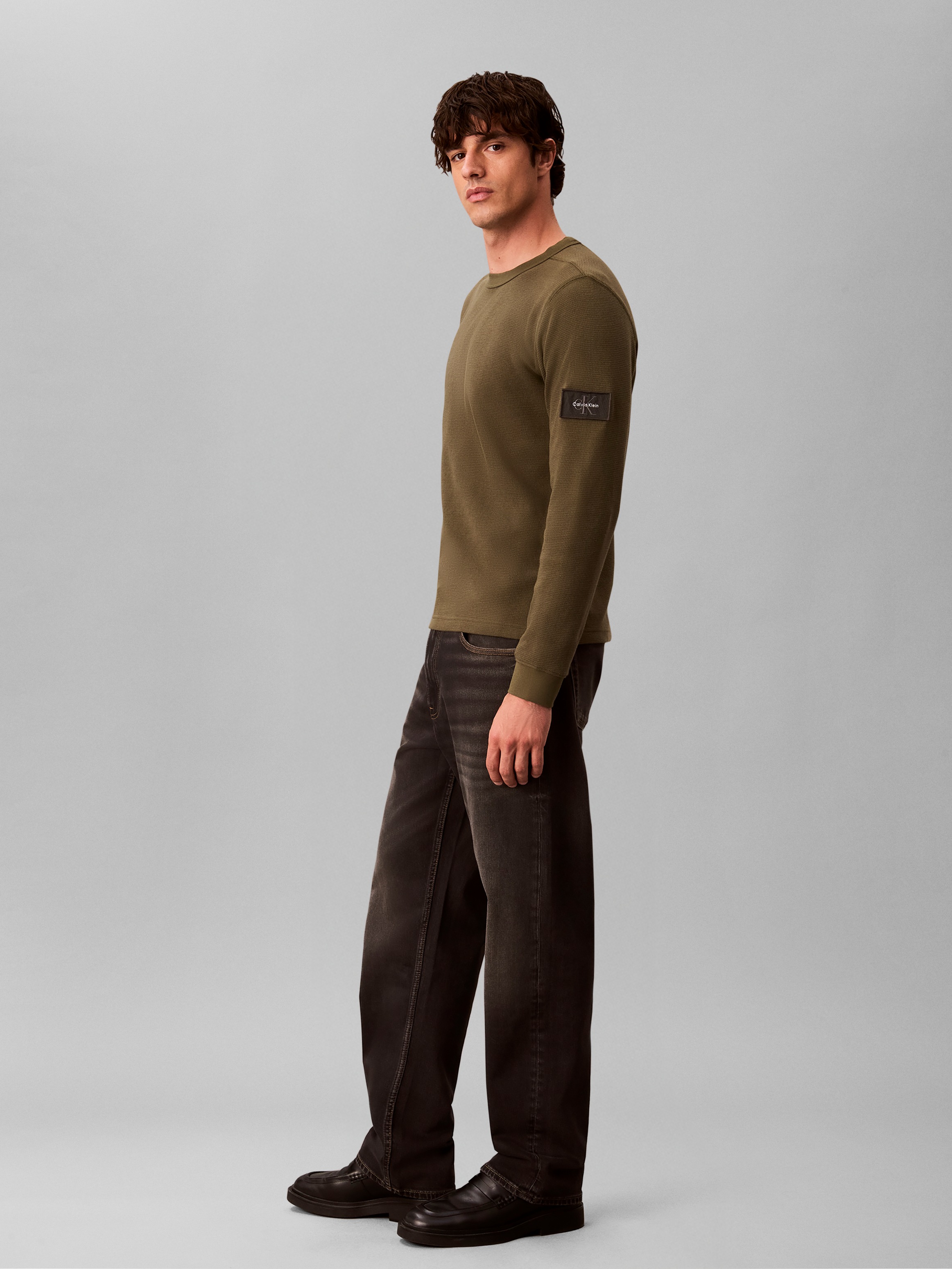 Calvin Klein Jeans Langarmshirt »WAFFLE BADGE CREWNECK TEE« Regular fit, Badge, Rundhalsausschnitt