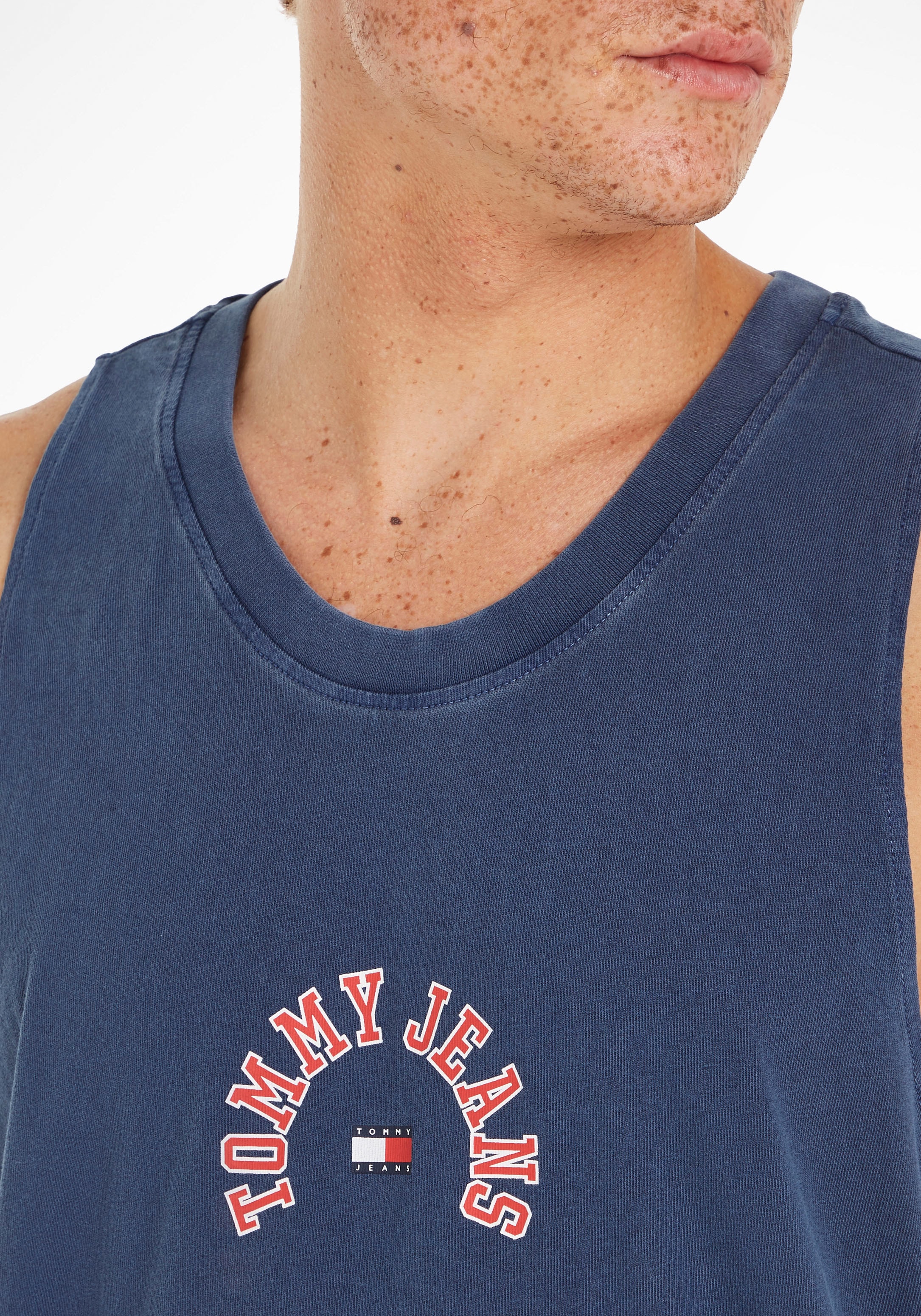 Tommy Jeans Muskelshirt »TJM CURVED TJ COLLEGE TANK TOP«