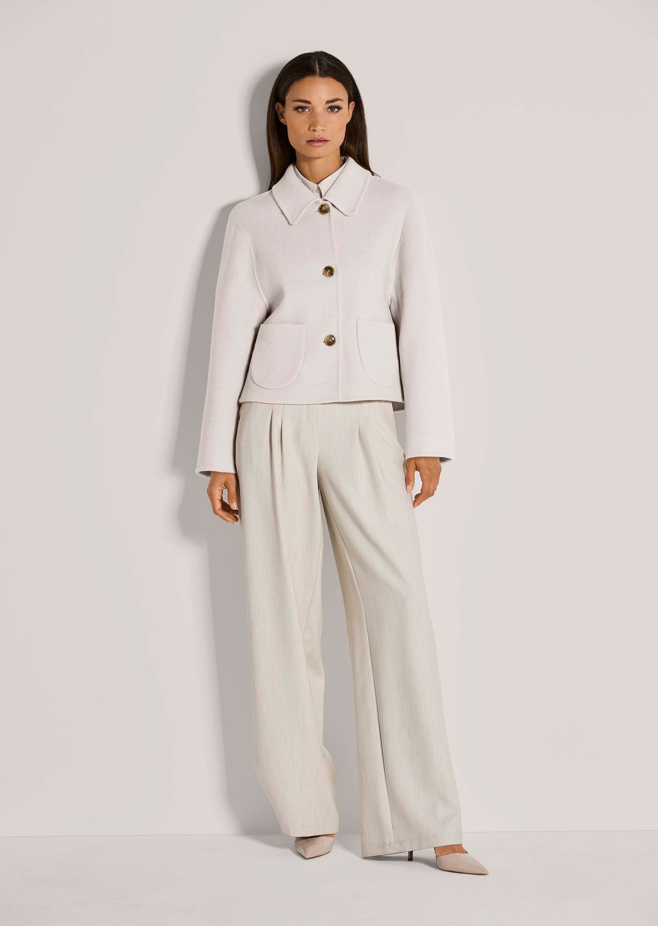 MADELEINE Kurzjacke »Kurzjacke Modische Jacke mit asymmetrischem Kragen« Doublefaceverarbeitung