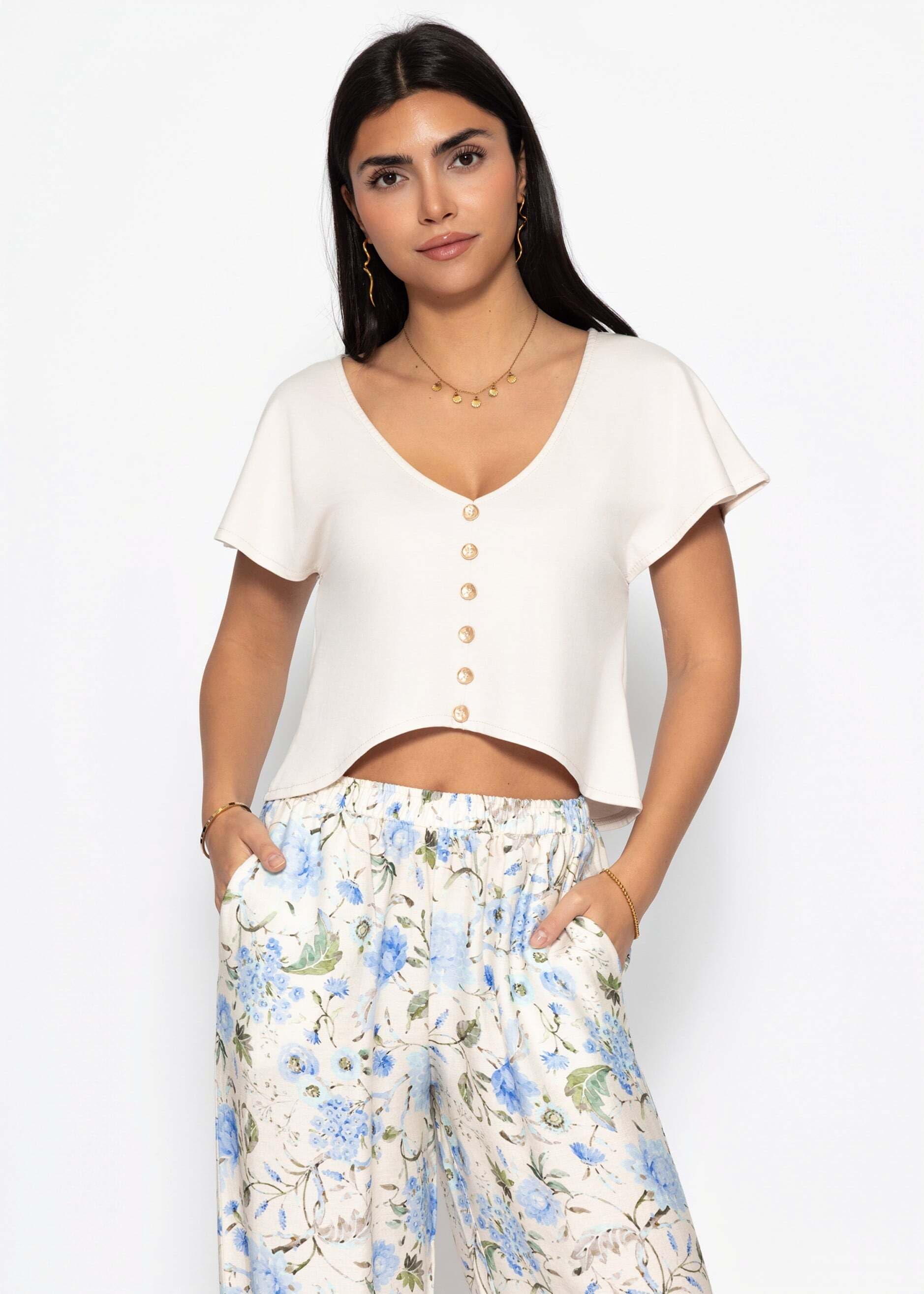 SASSYCLASSY T-Shirt »Crop Shirt mit Flügelärmel« Schlichtes Top mit V-Ausschnitt und Knopfleiste in lockerer Optik