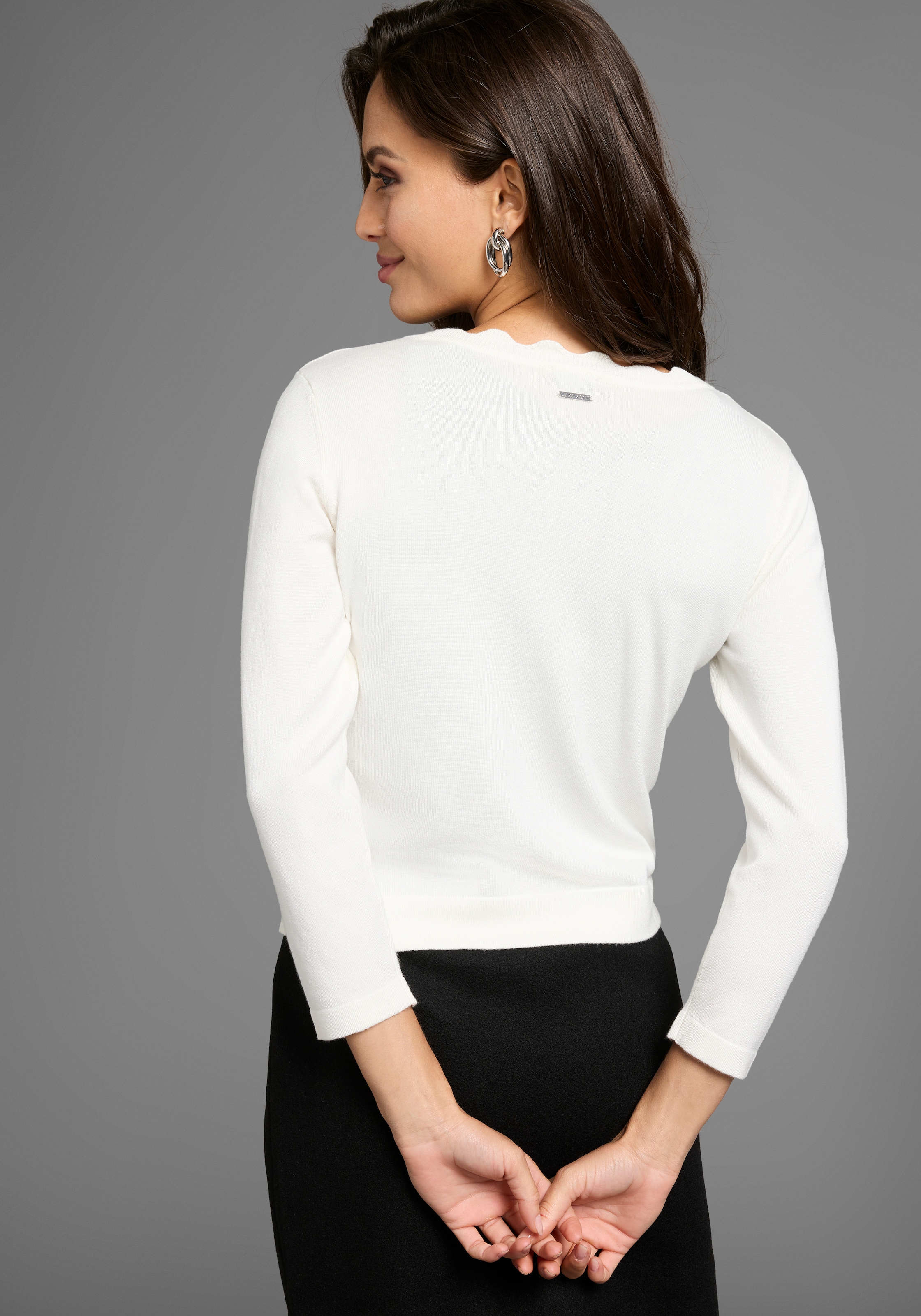 Laura Scott Strickjacke, mit femininer Wellenkante