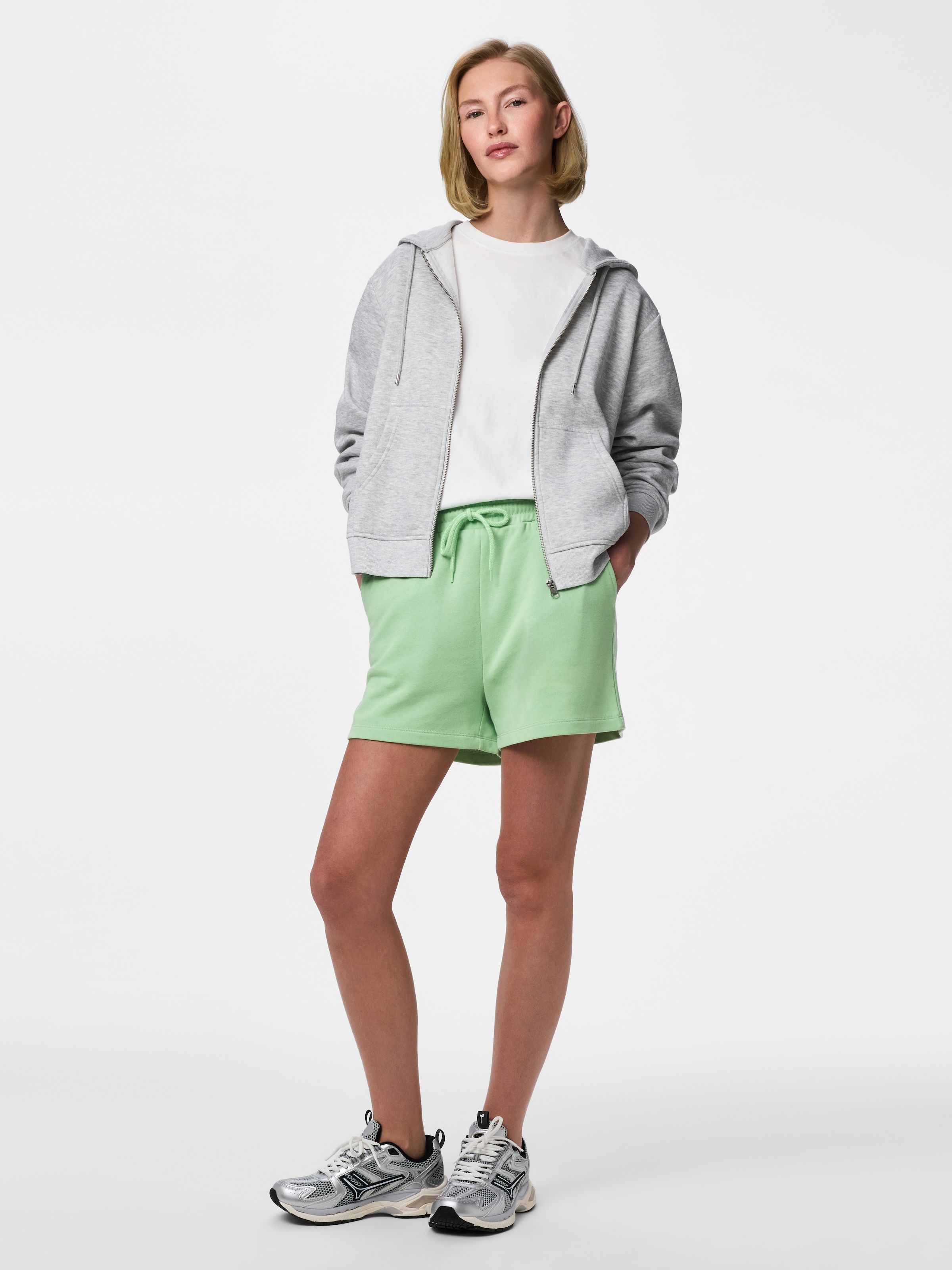 pieces Sweatshorts »PCCHILLI SUMMER HW SHORTS UB NOOS BC«  mit Eingrifftaschen