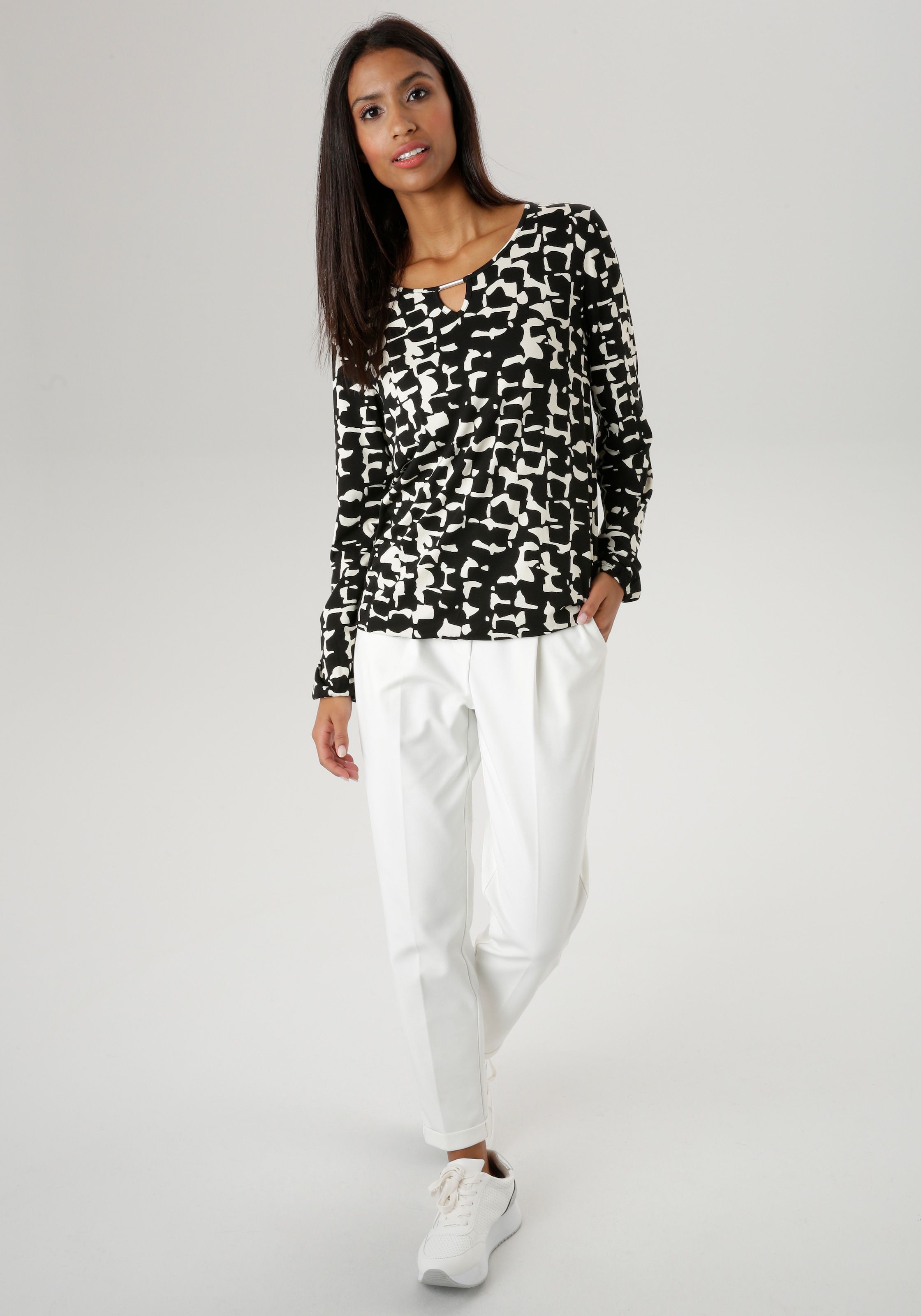 Aniston SELECTED Langarmshirt, mit Allover-Druck, Zierstäbchen und Cut Out