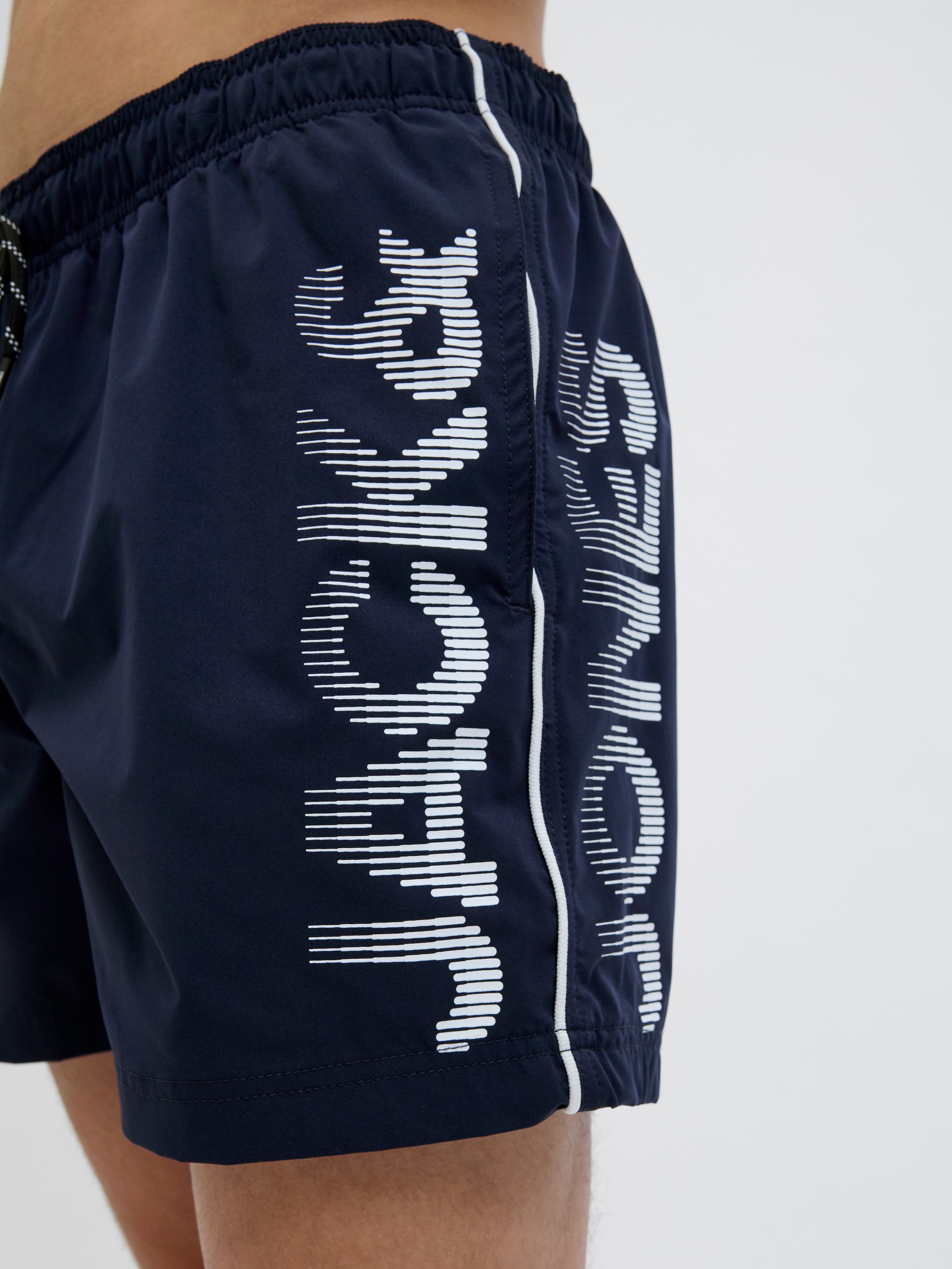 Jack & Jones Badeshorts »JPSTMAUI JJSWIM SPLICE LOGO AKM SN«