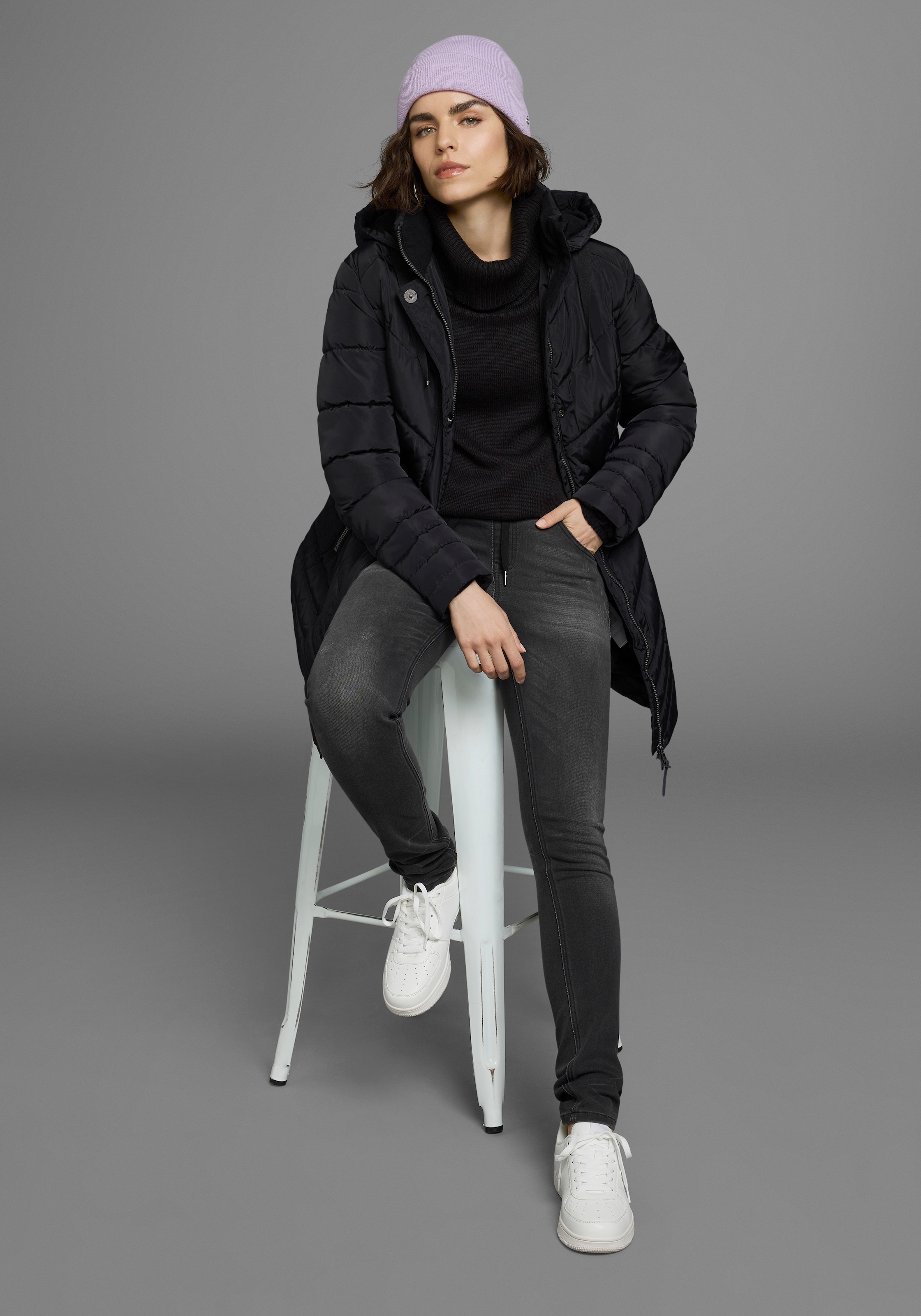 KangaROOS Steppjacke, mit Kapuze, für den Übergang, aus leichtem Webmaterial, figurbetonter Schnitt