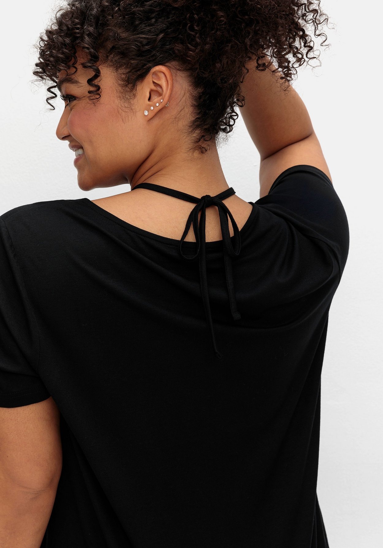 Sheego T-Shirt »Shirt mit Neckholder-Bindeband«