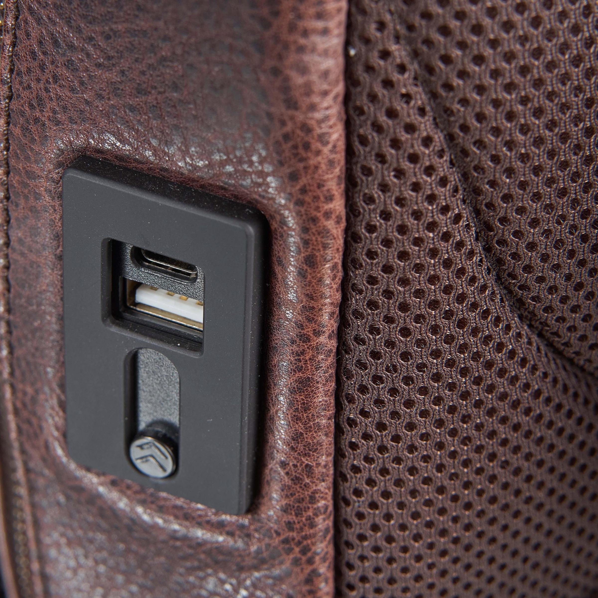 Packenger Laptoprucksack »Urban Style, Dallas, Camouflage mit Powerbank und USB-Schleuse«, Arbeitsrucksack Freizeitrucksack mit Powerbank und USB-Schleuse
