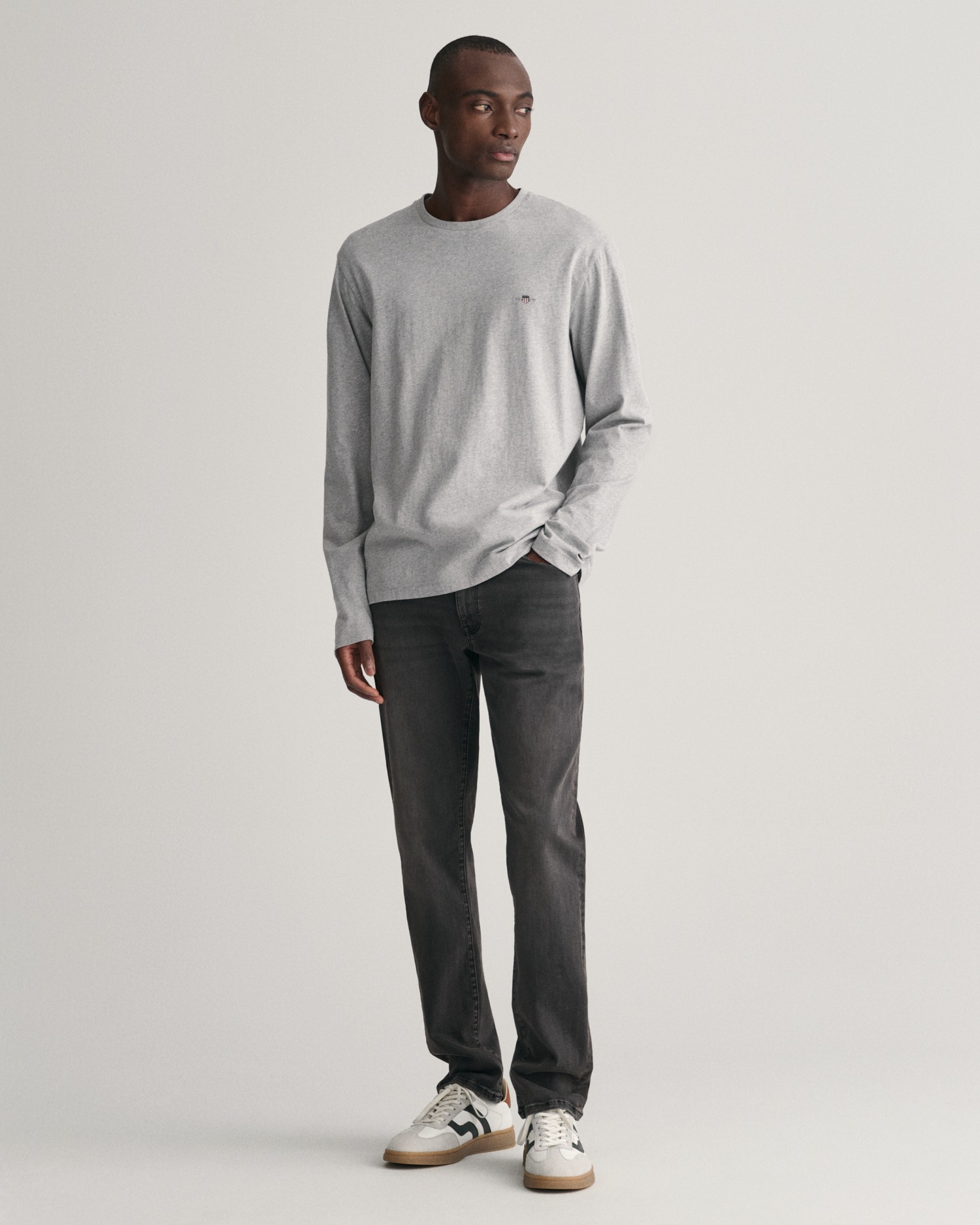 Gant Langarmshirt »REG SHIELD LS T-SHIRT«, mit Logostickerei auf der Brust