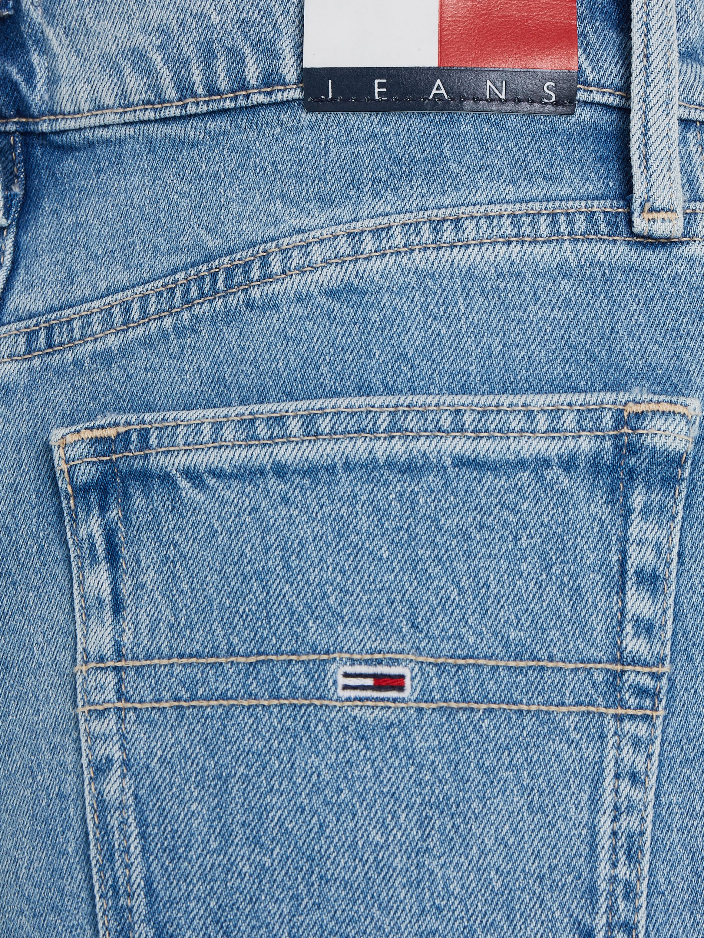Tommy Jeans Weite Jeans »CLAIRE HGH WD BH4116«, mit Tommy Jeans Markenlabel & Badge